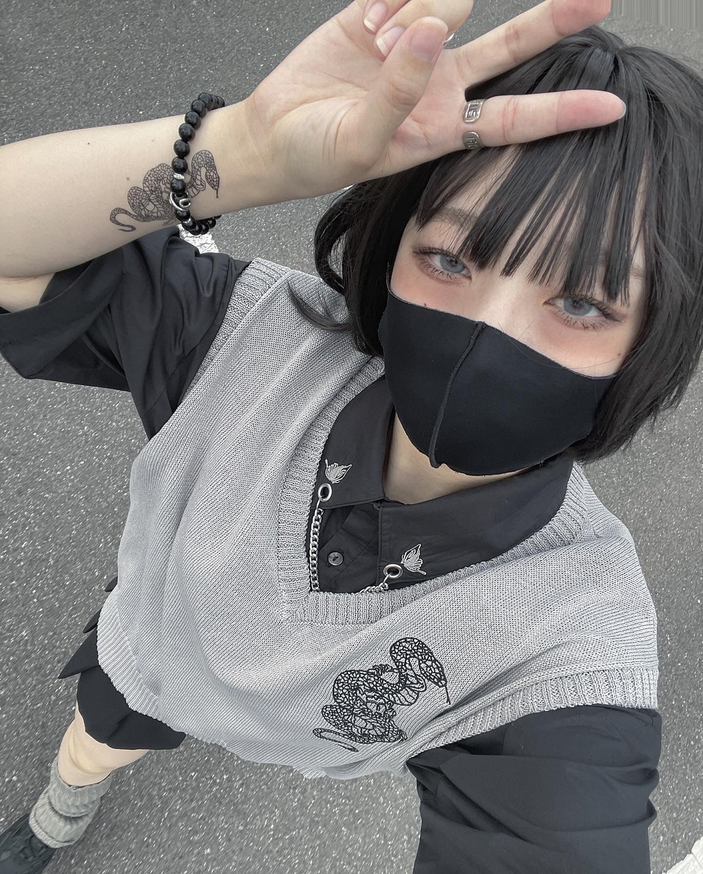 【再販】gibous logo butterfly chain shirt black