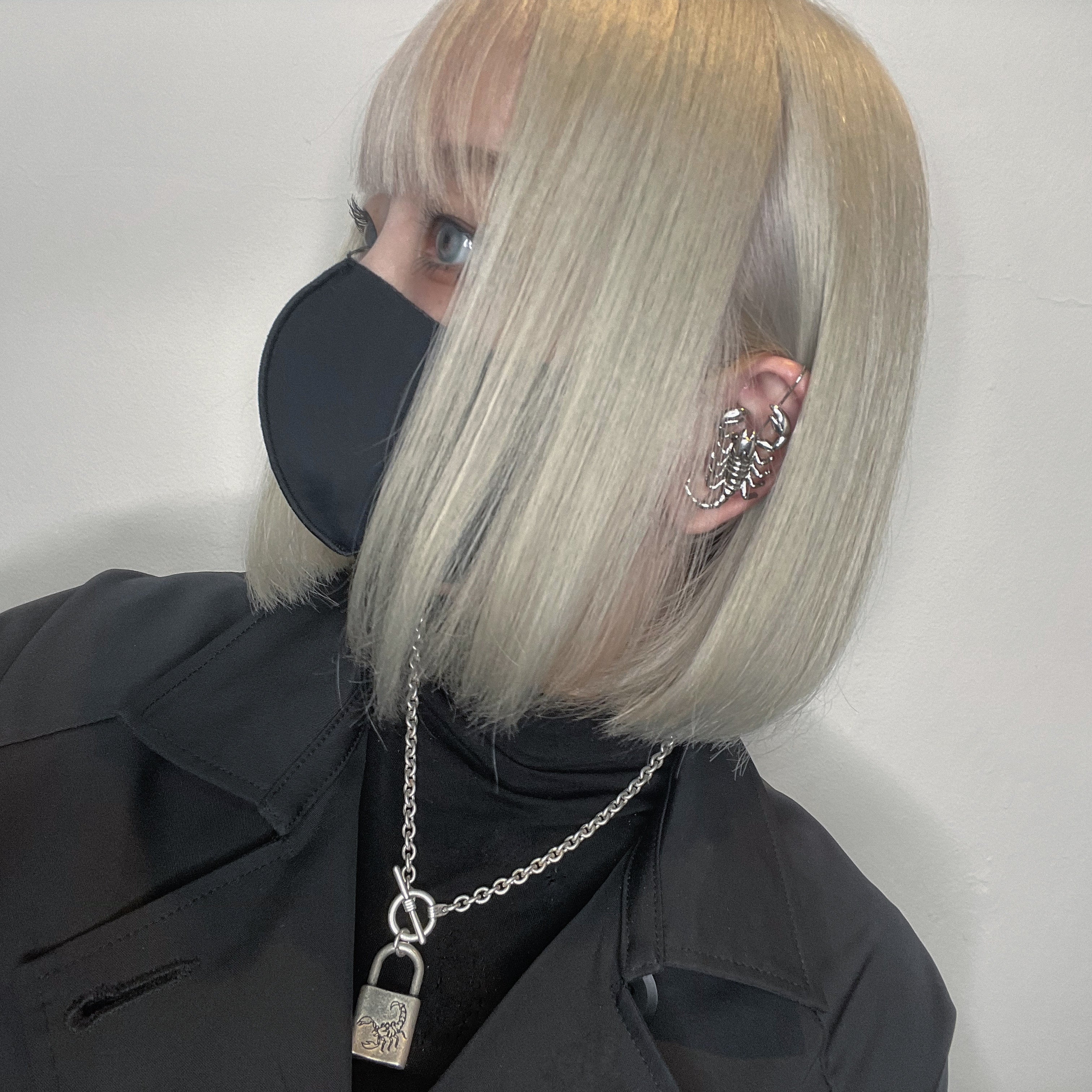gibous scorpion ear hook