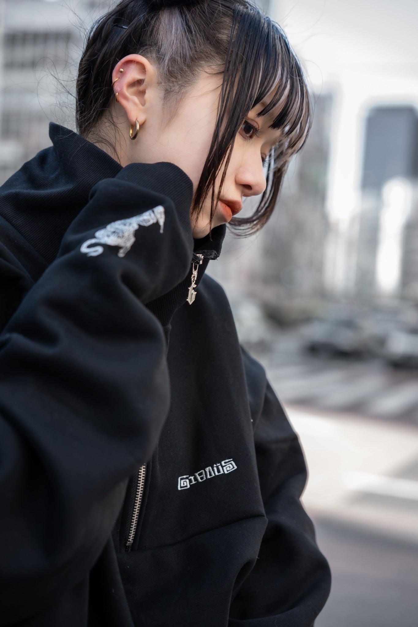 【再販】gibous logo snake half zip black