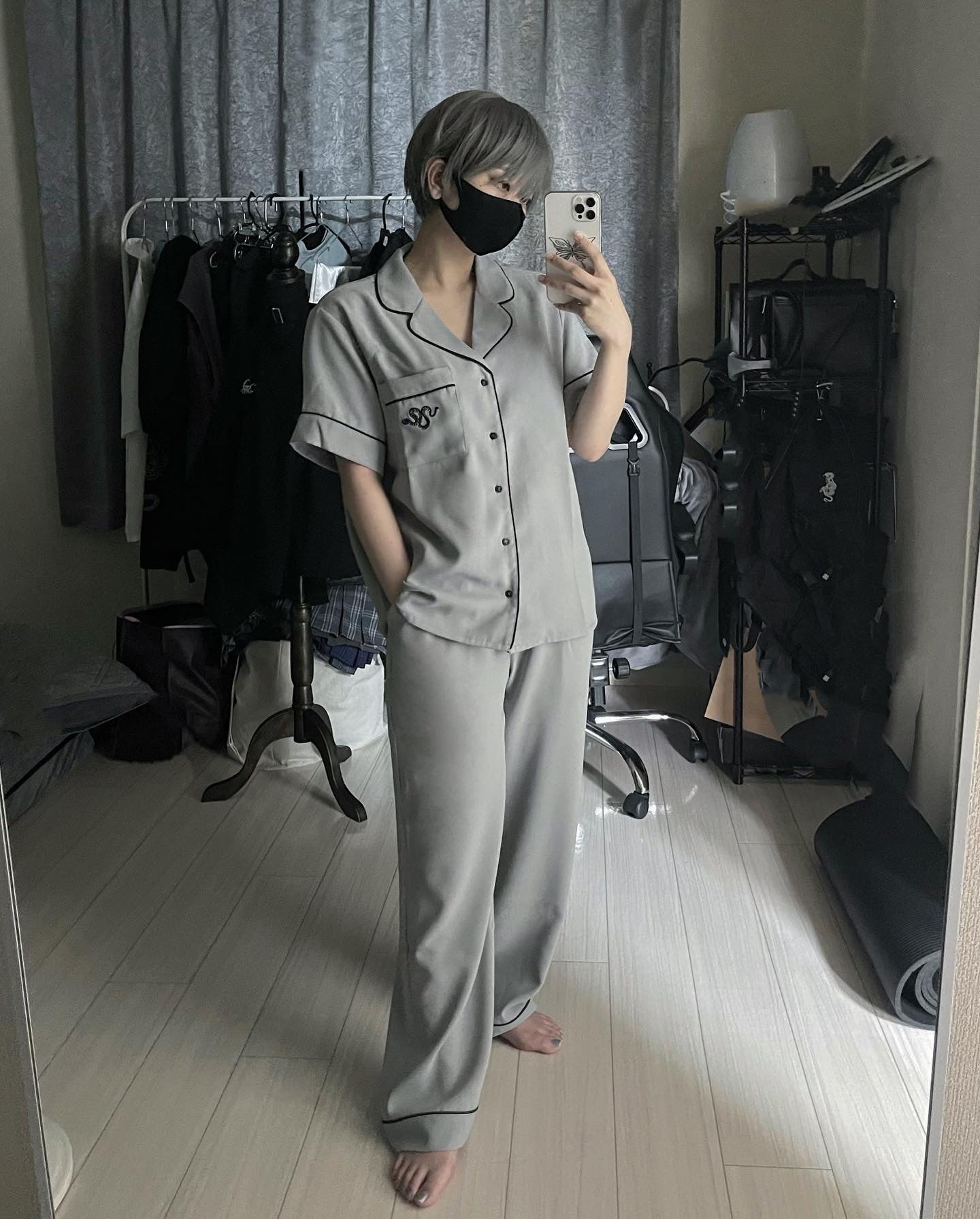 gibous snake bone room wear