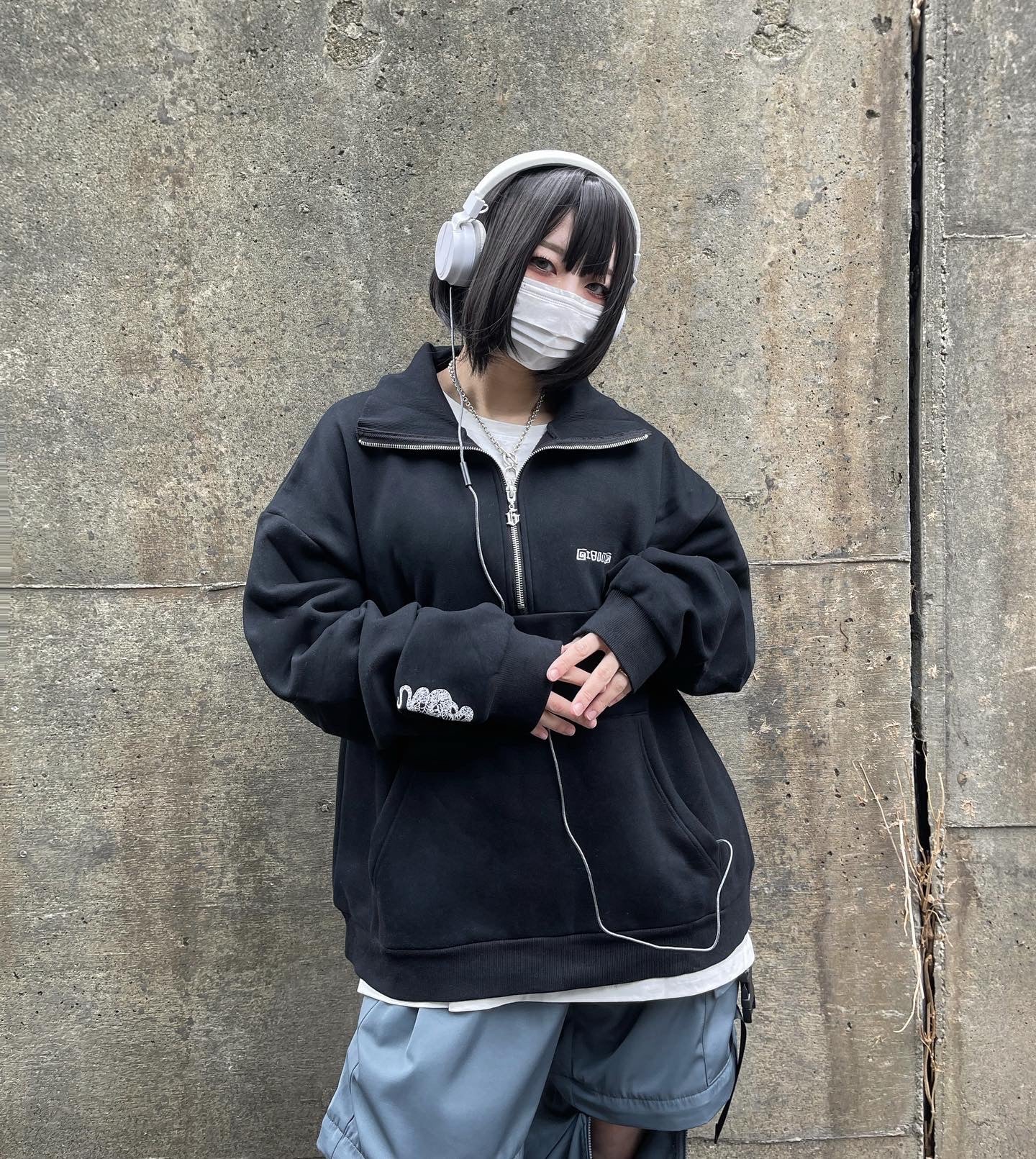 【再販】gibous logo snake half zip black