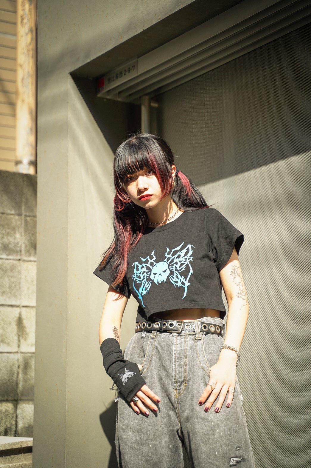 gibous skull butterfly black
