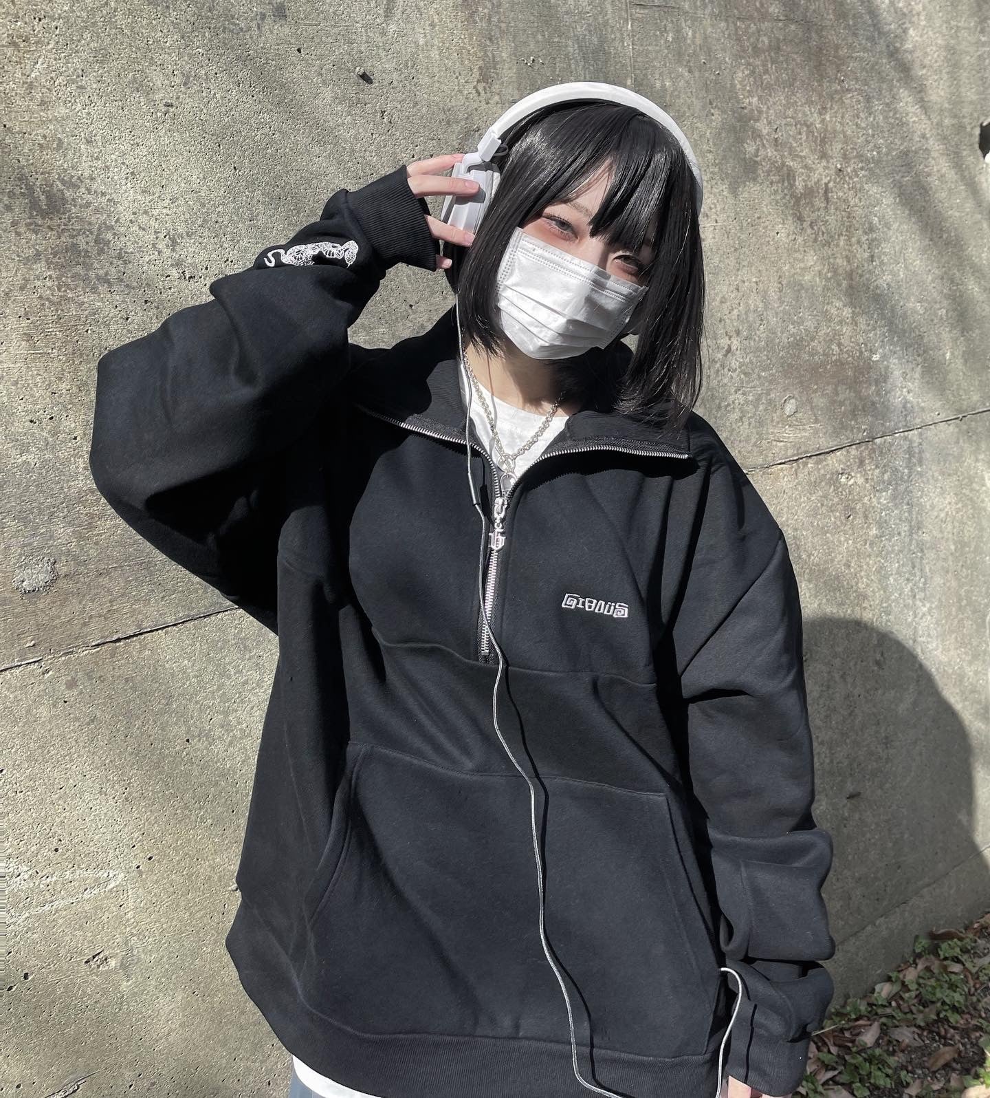 【再販】gibous logo snake half zip black