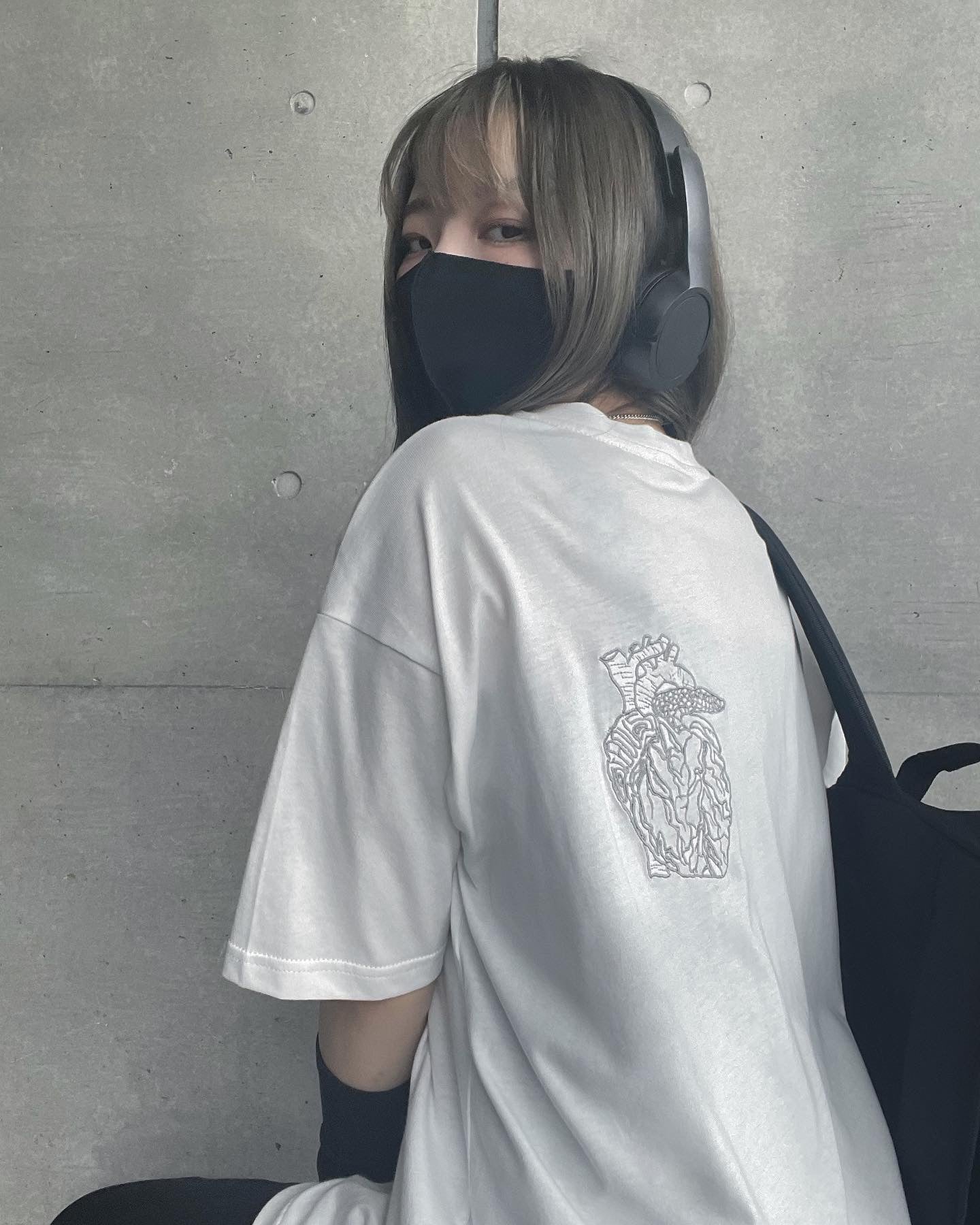 gibous snake heart logo T white