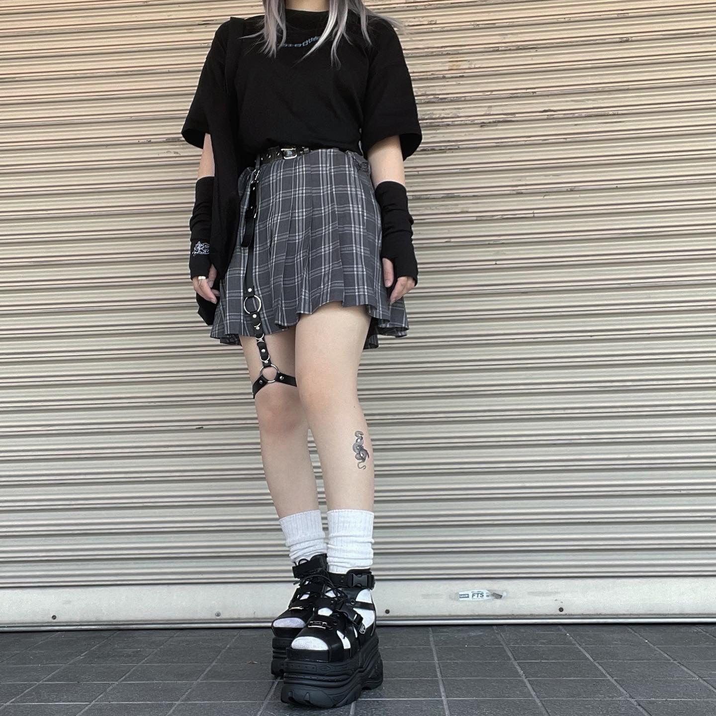 【再販】gibous logo snake T black