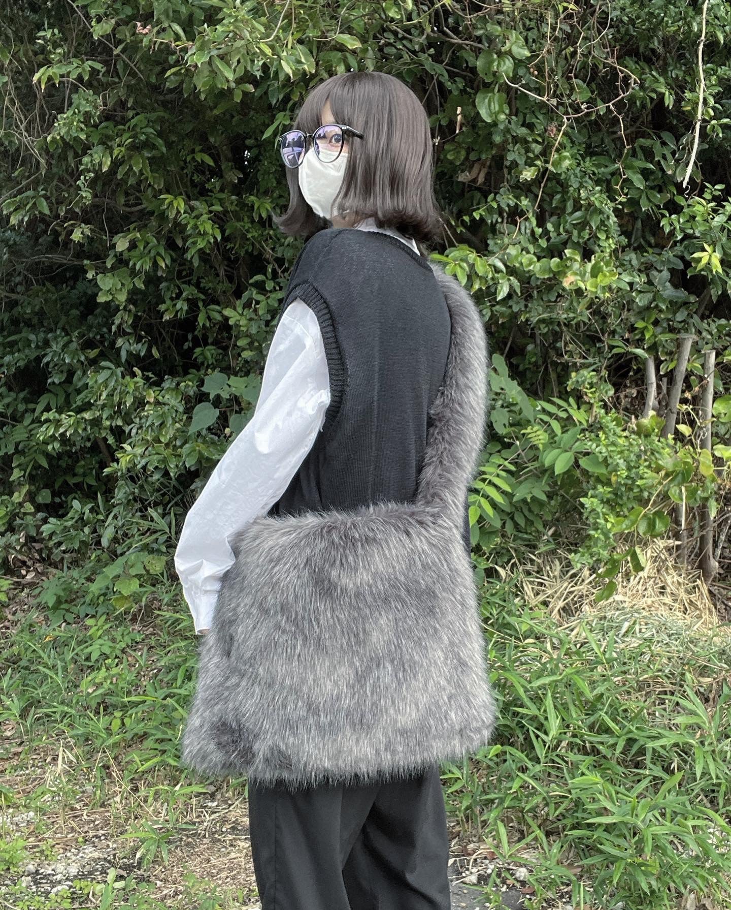 gibous fur bag