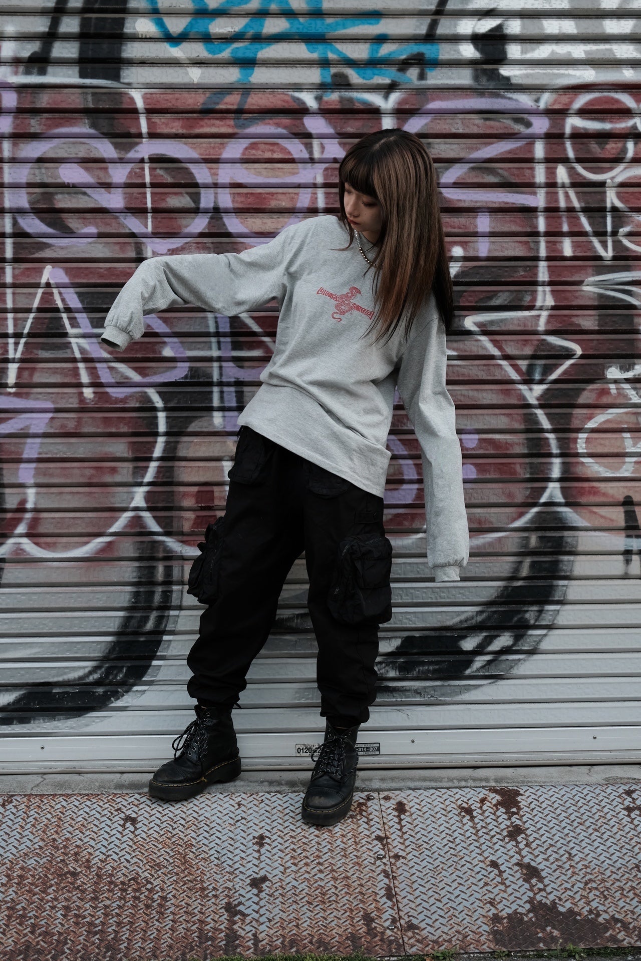 gibous scopion long T gray
