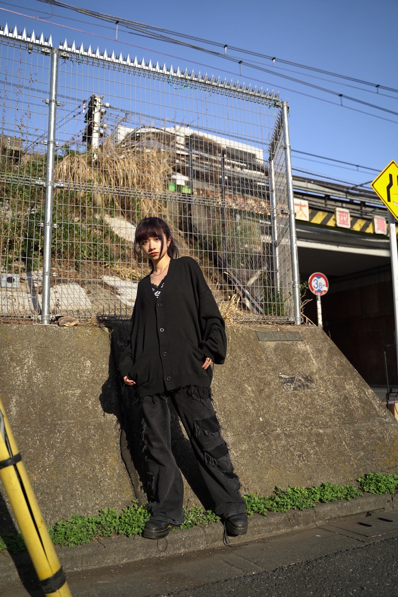 【再販】gibous damage cardigan black