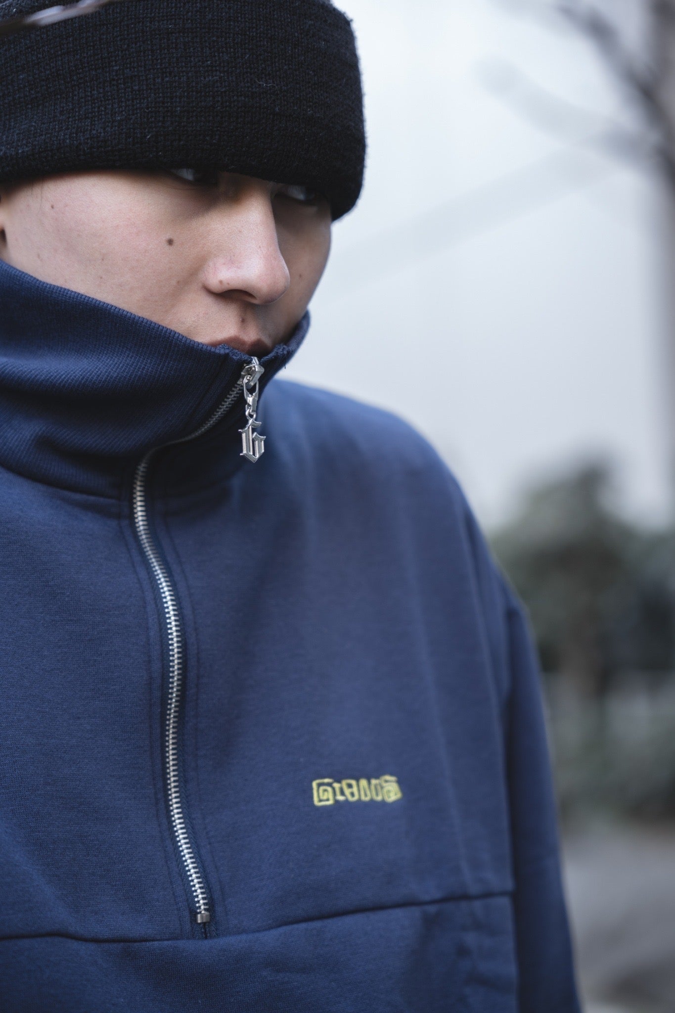【再販】gibous logo snake half zip navy
