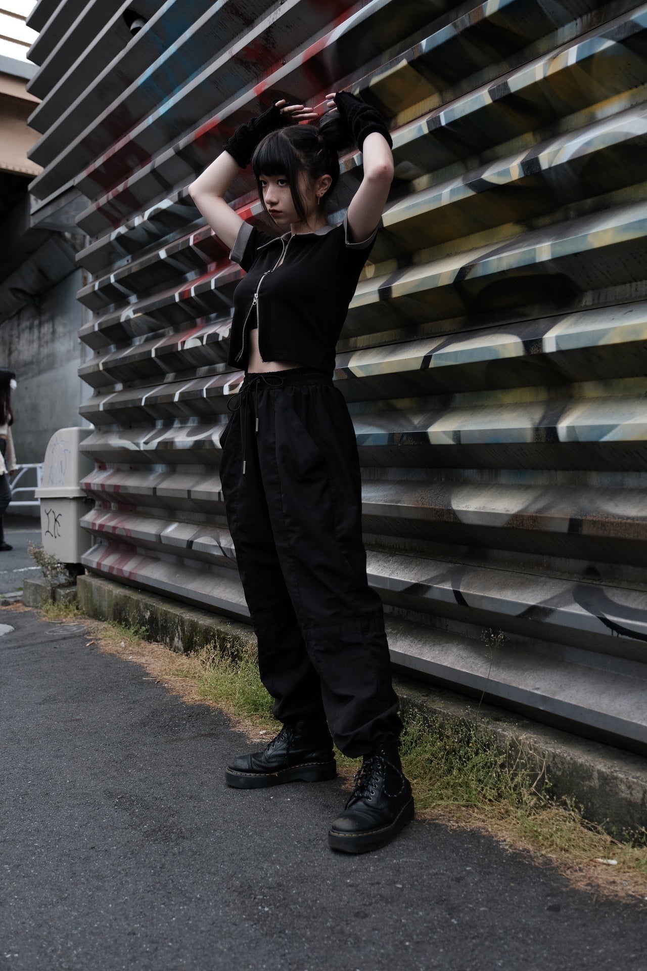 gibous scorpion zip black