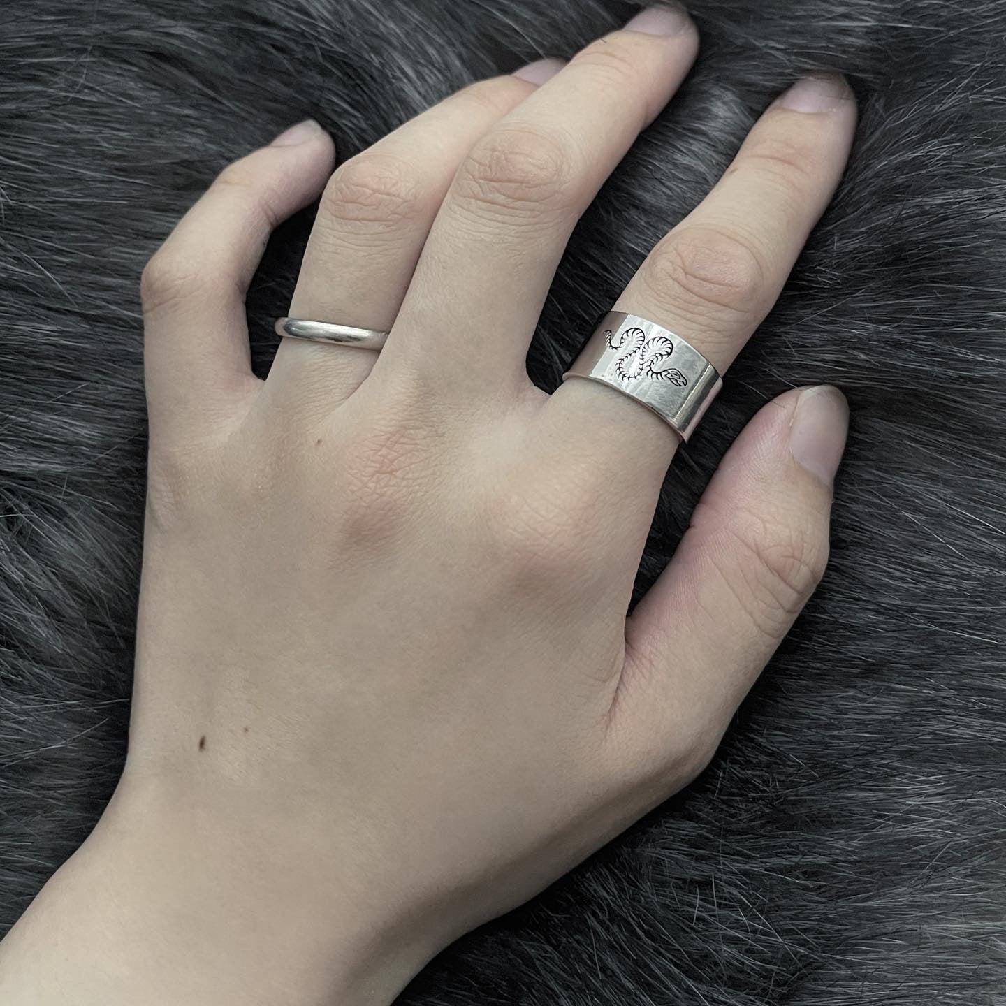 gibous skull snake ring