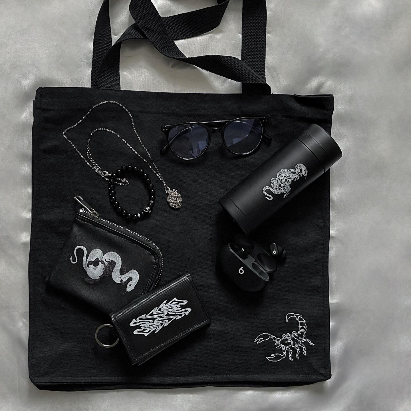 gibous scorpion black tote bag