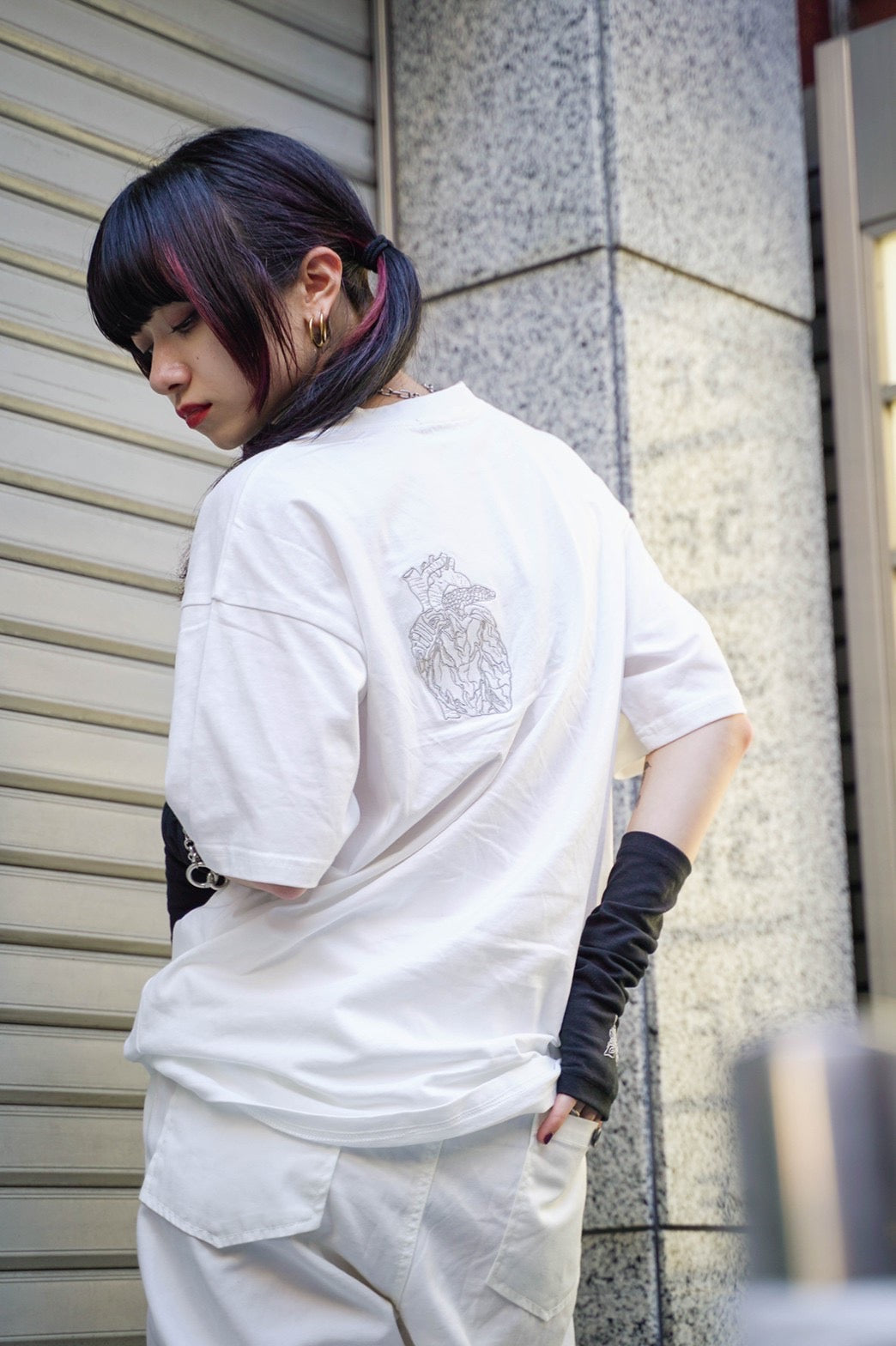 gibous snake heart logo T white