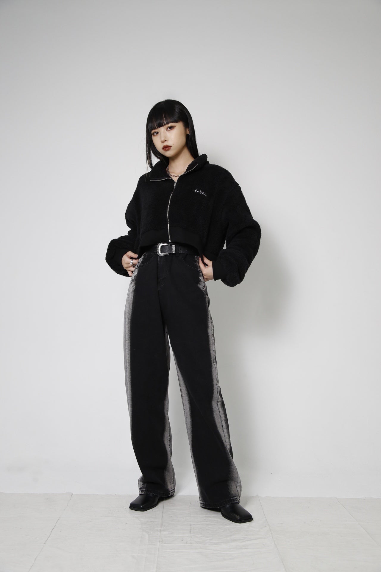 gibous signal boa outer short