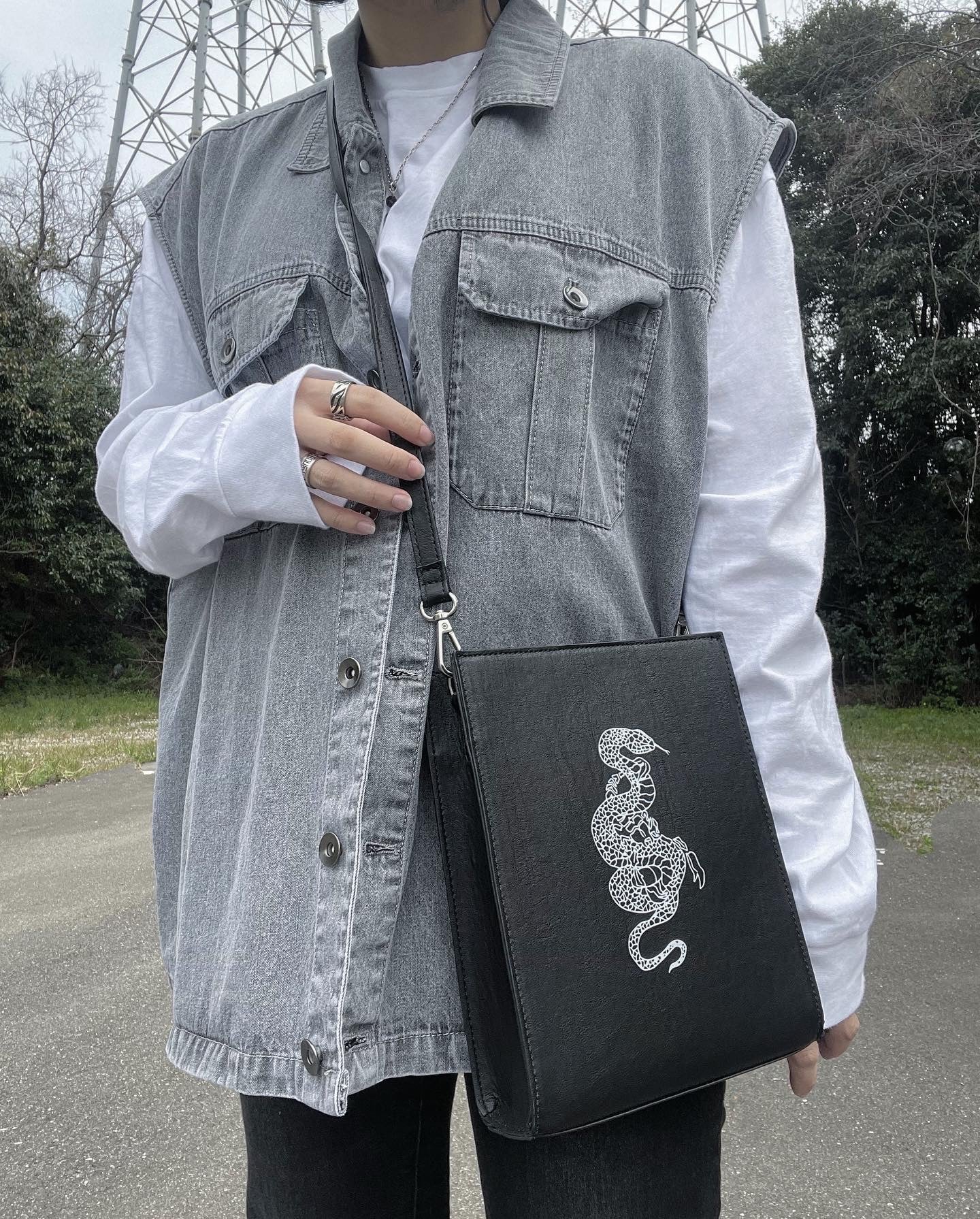 【再販】gibous fake leather square bag
