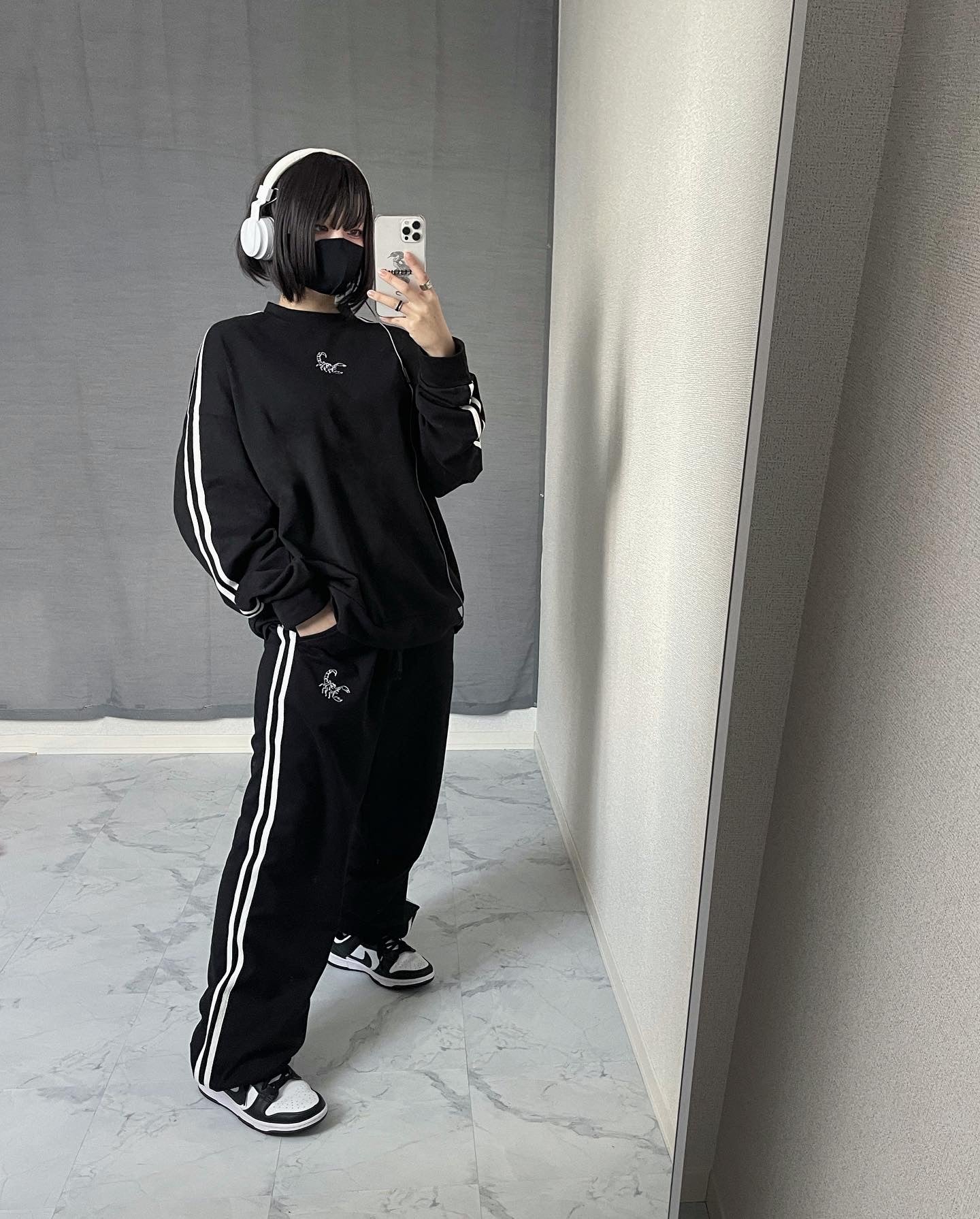 gibous scorpion line pants black