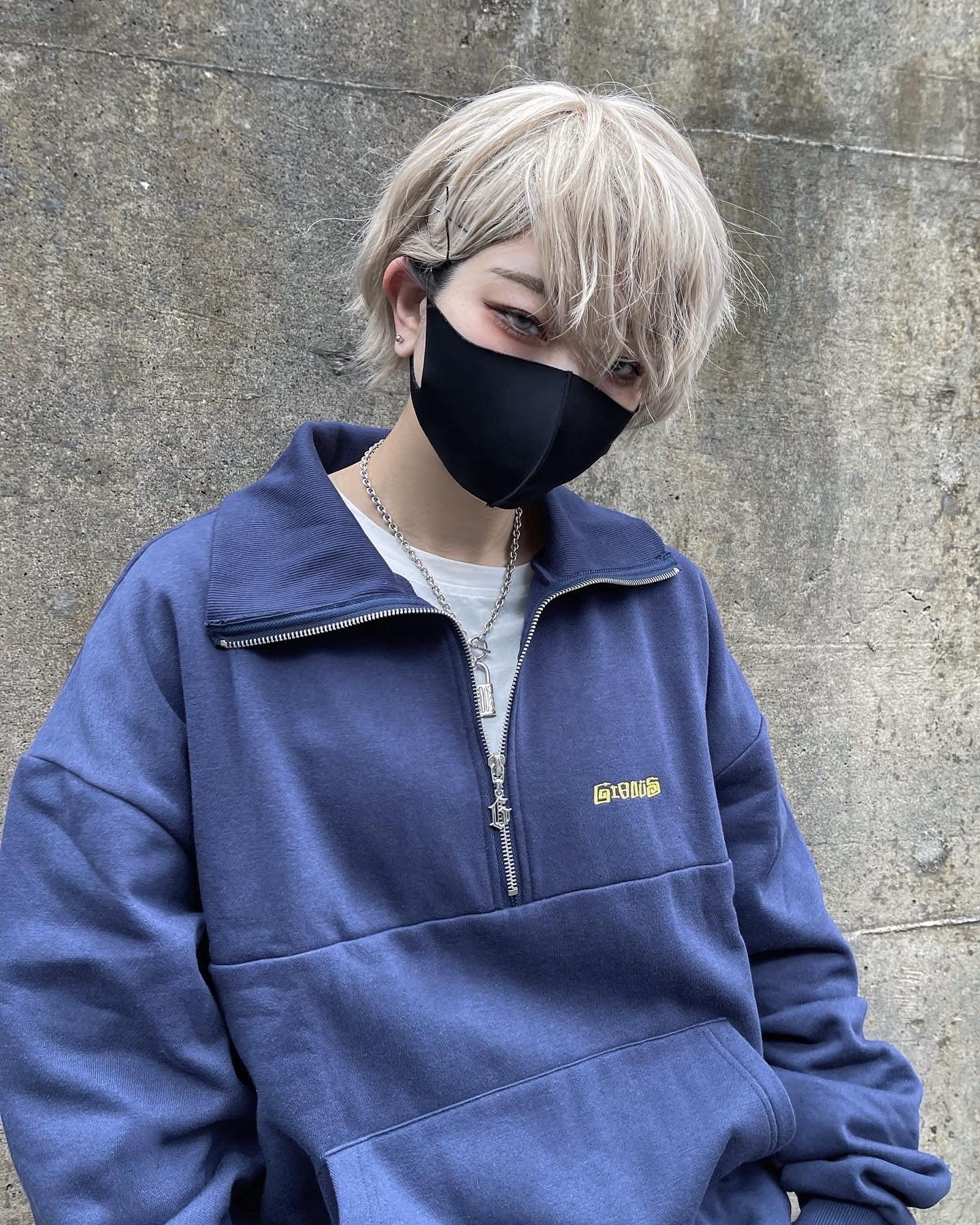 【再販】gibous logo snake half zip navy