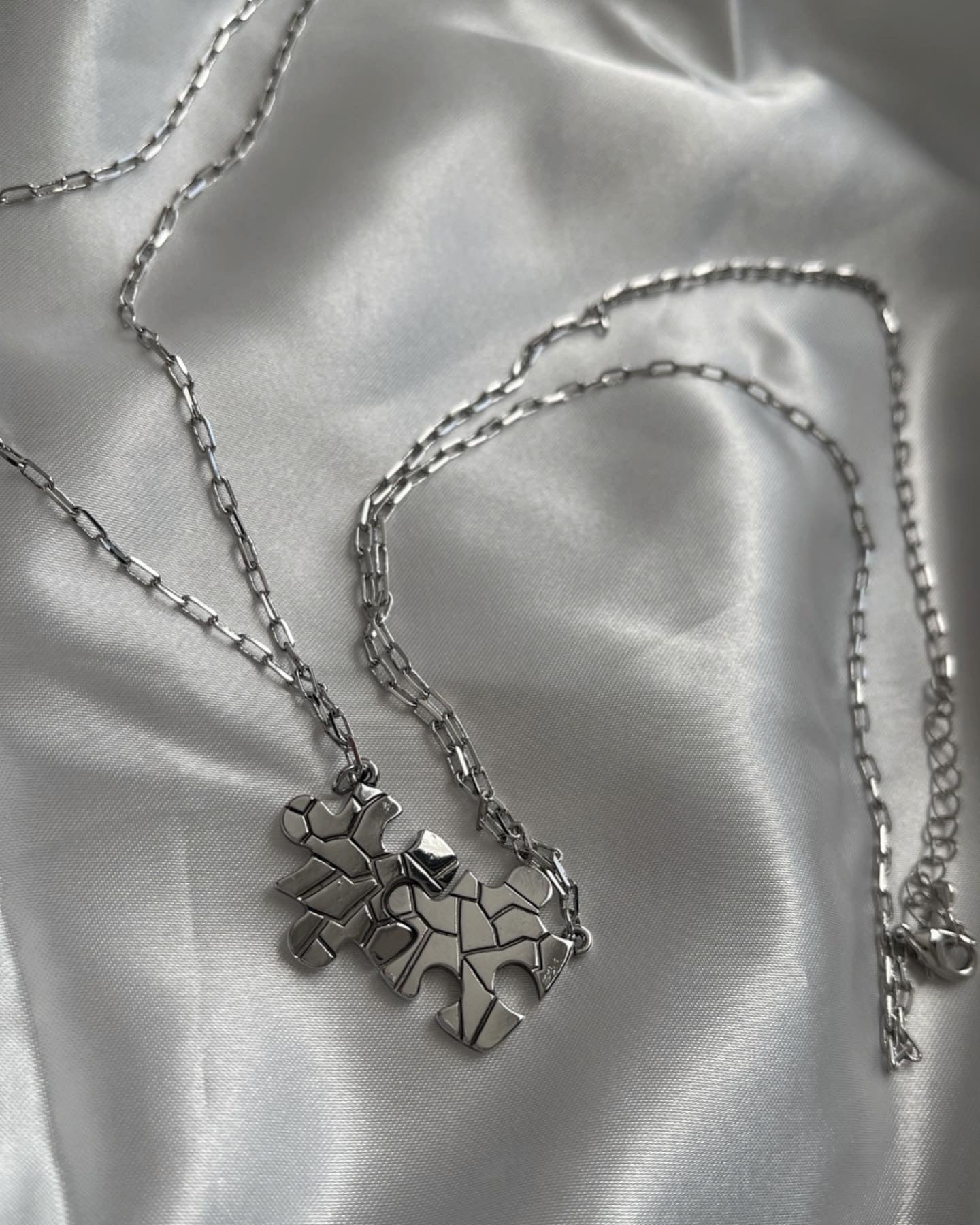 【再販】gibous snake 1 puzzle peace necklace