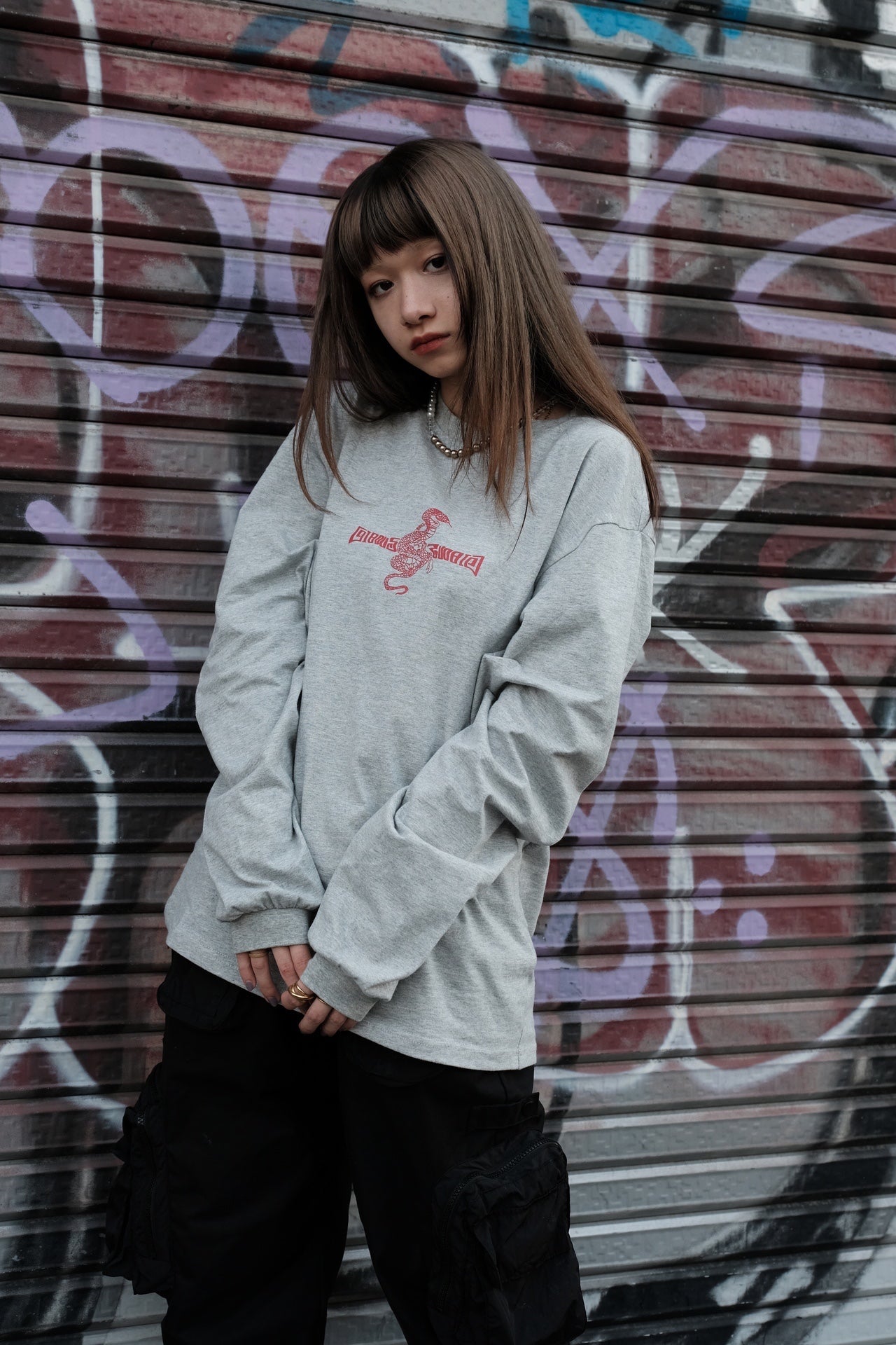 gibous scopion long T gray