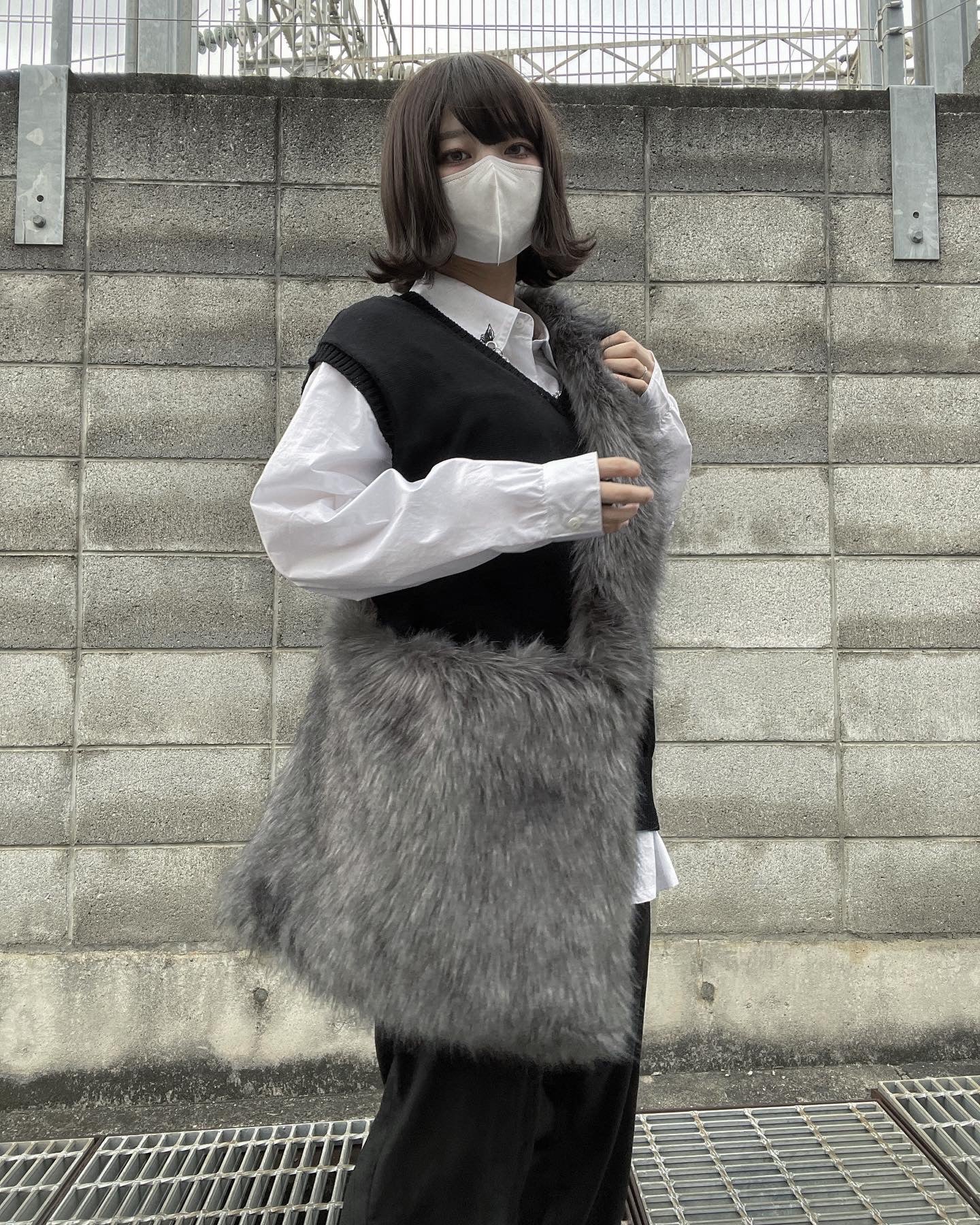 gibous fur bag