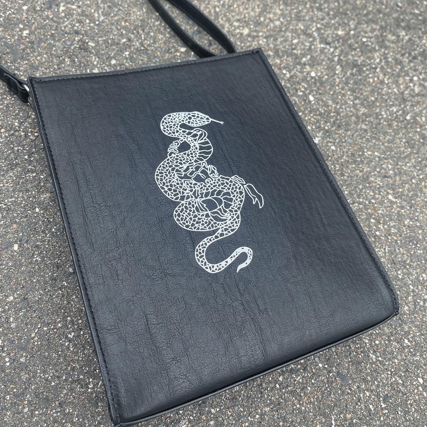 【再販】gibous fake leather square bag