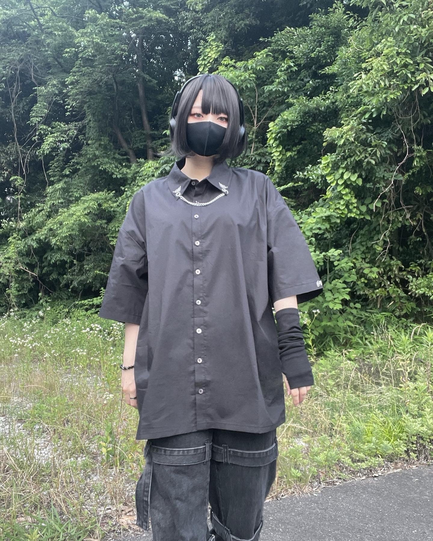 【再販】gibous logo butterfly chain shirt black