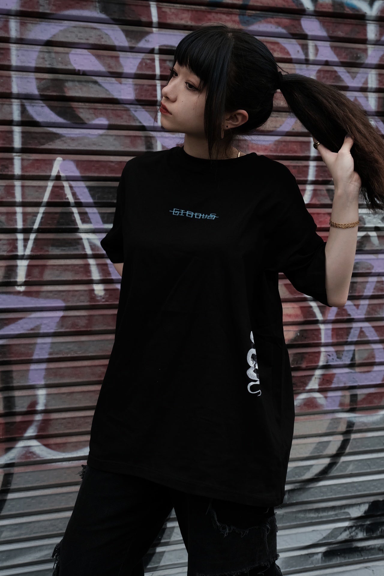 【再販】gibous logo snake T black