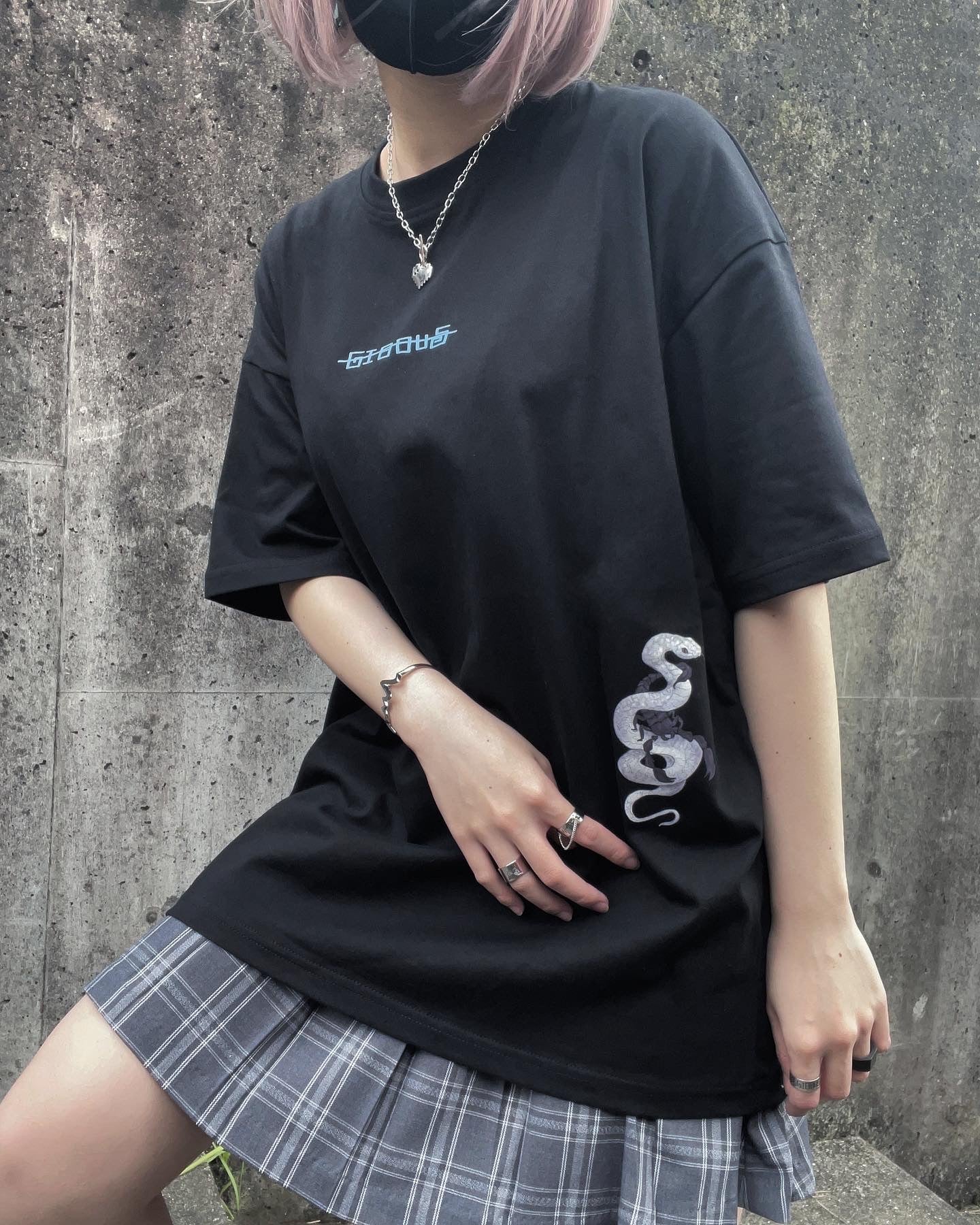 【再販】gibous logo snake T black