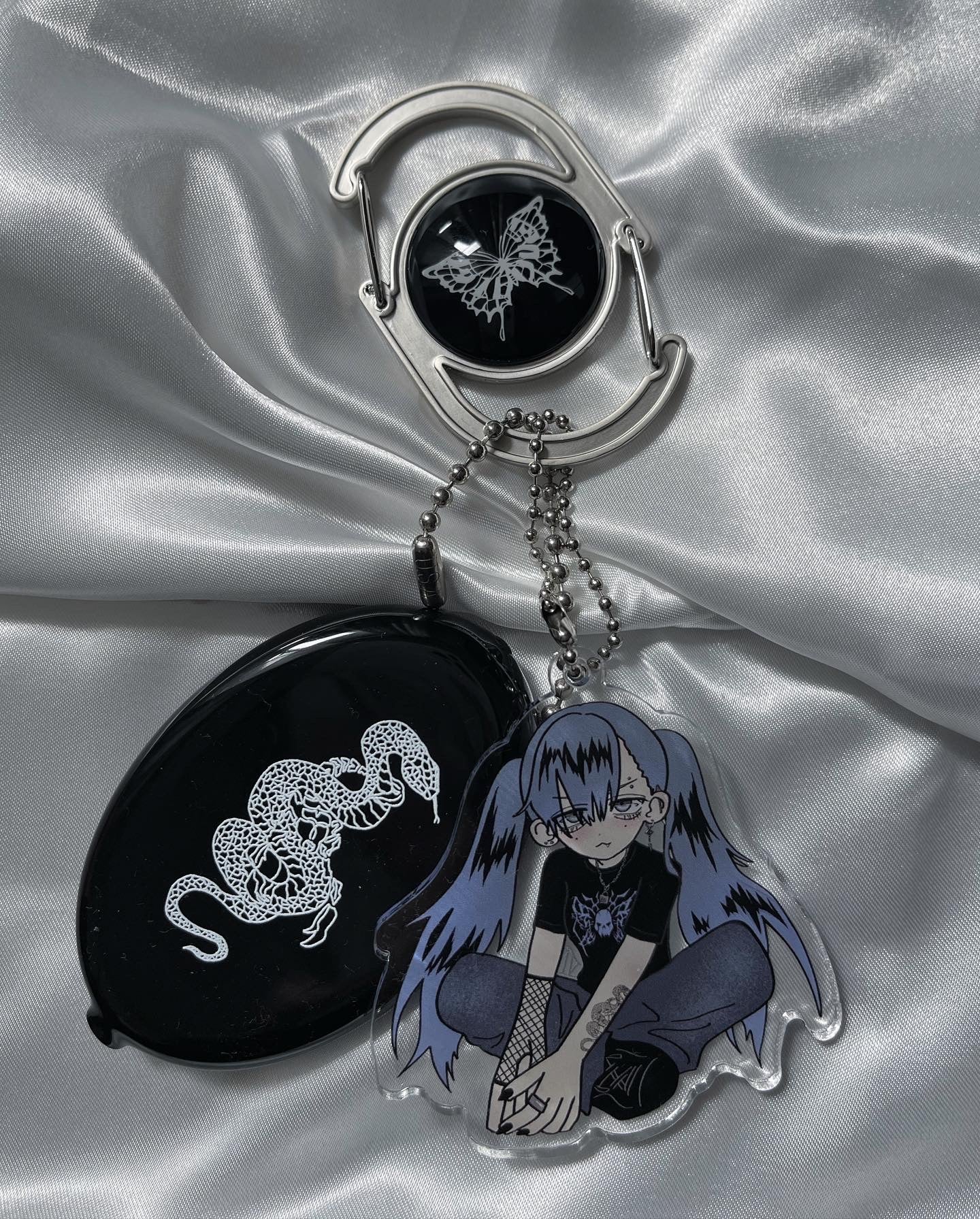 gibous butterfly carabiner