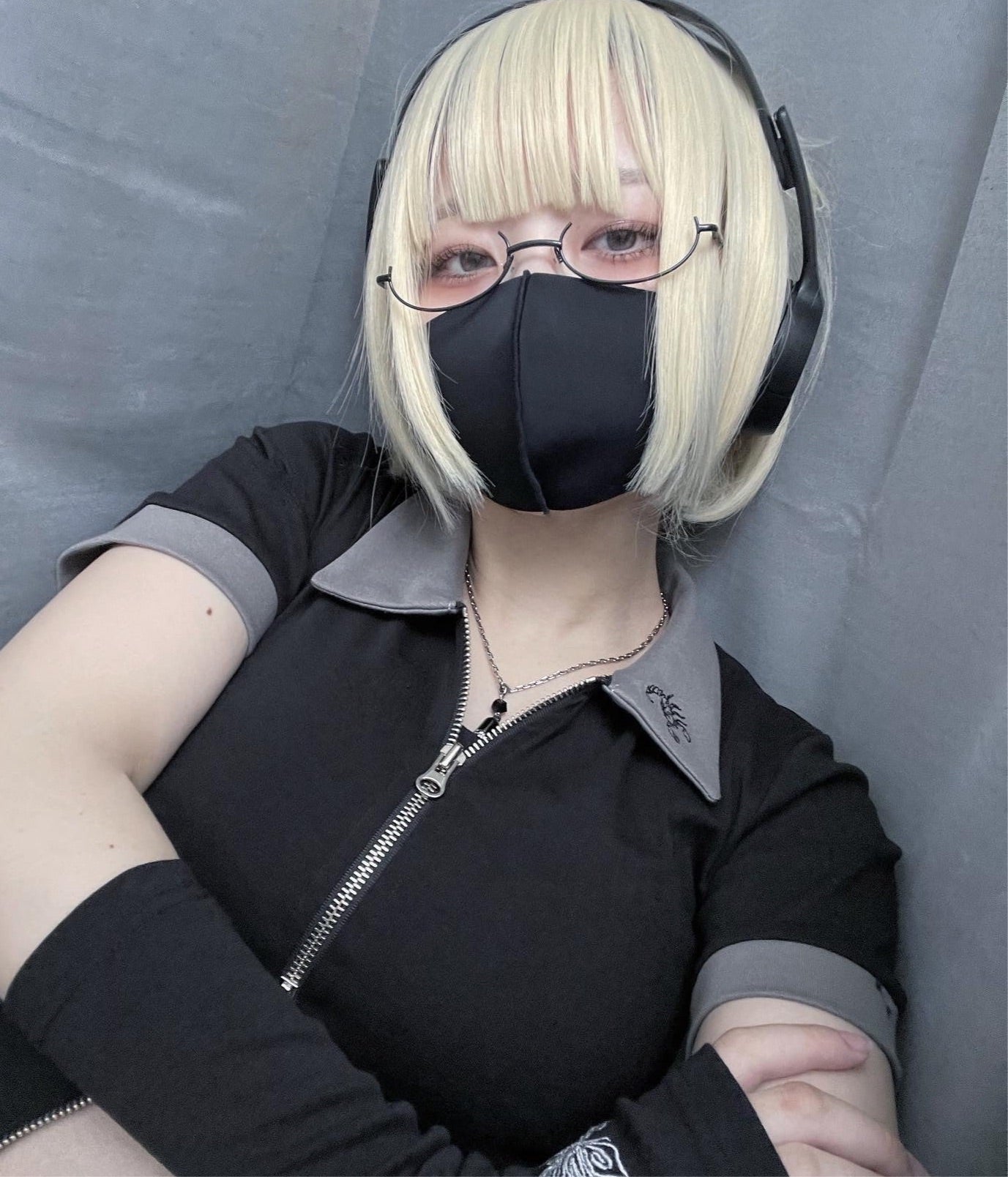 gibous scorpion zip black