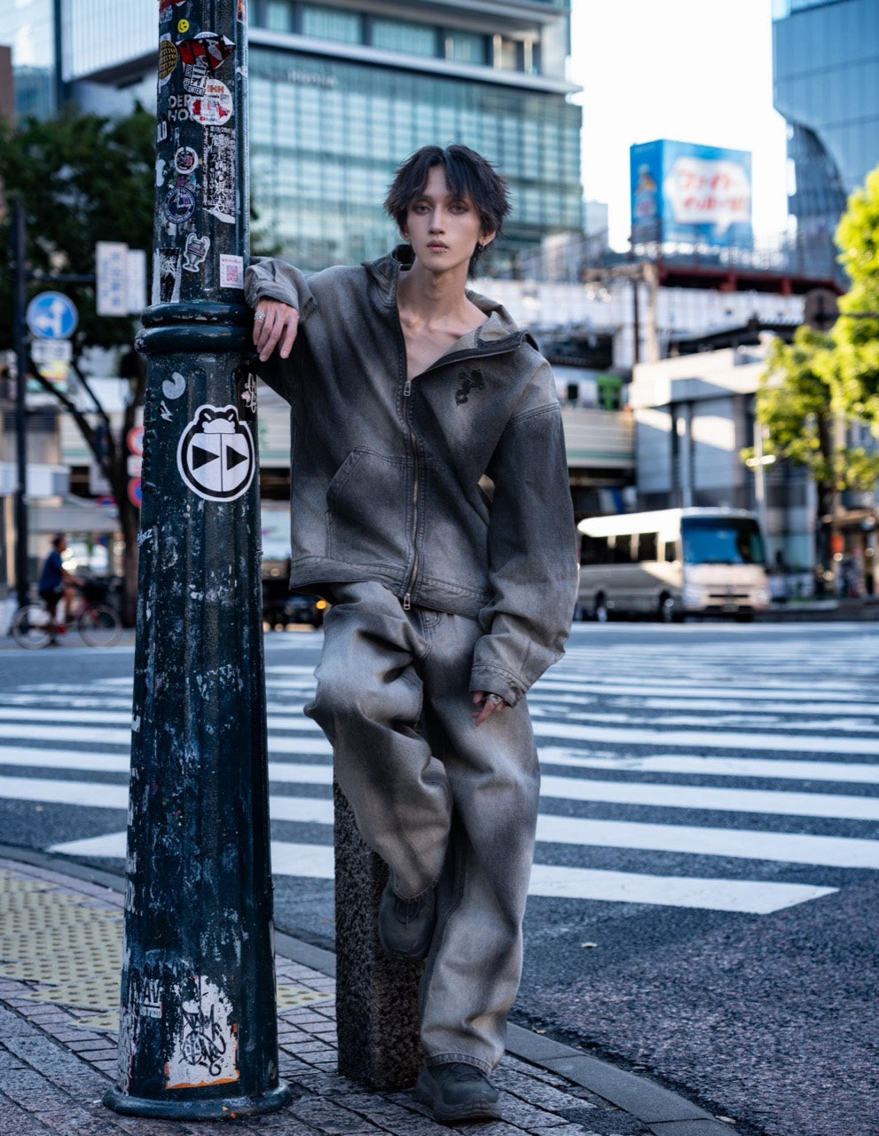Takuma(175cm)がgibousのデニムセットアップを着用したLOOK