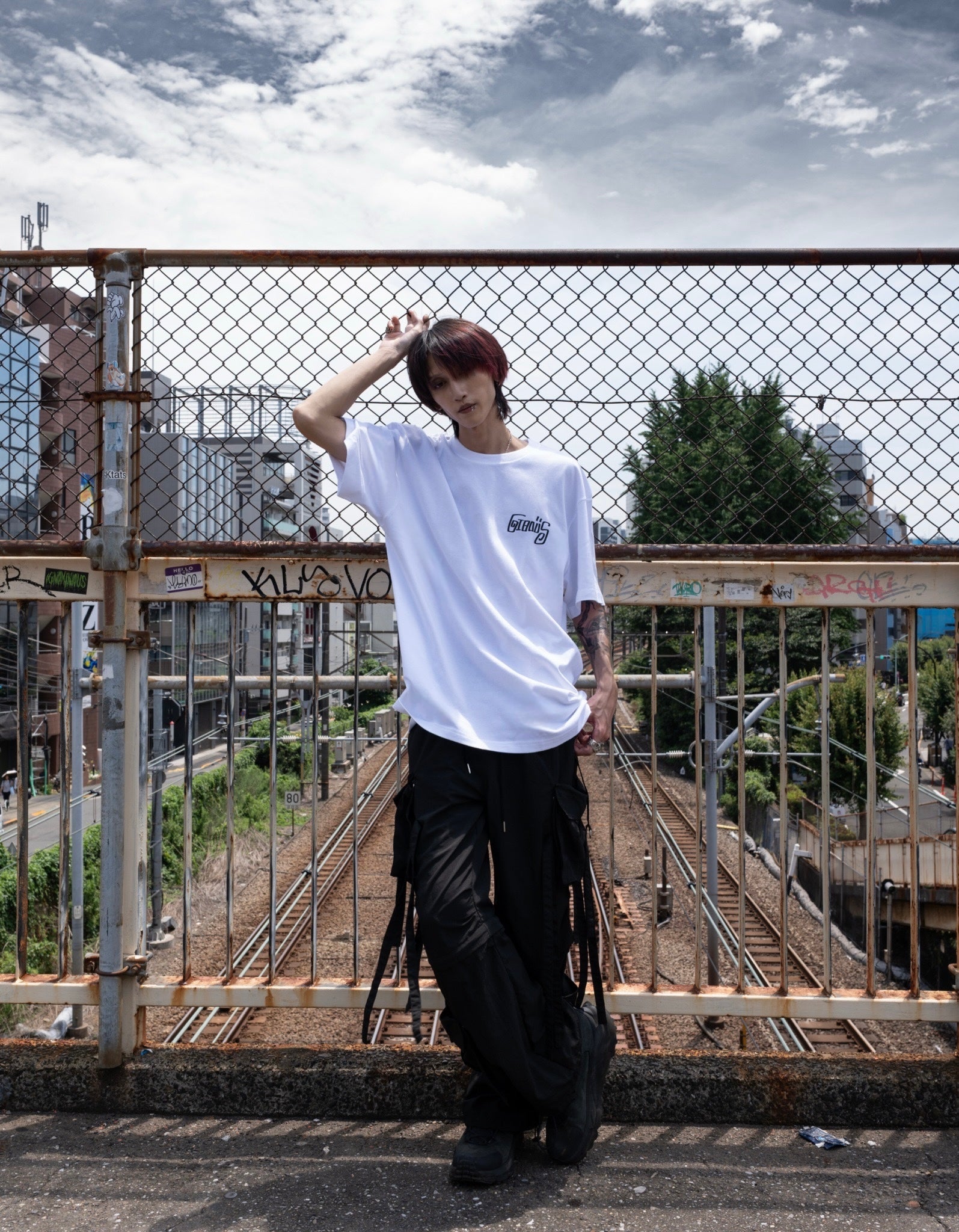 gibous script logo t shirt white