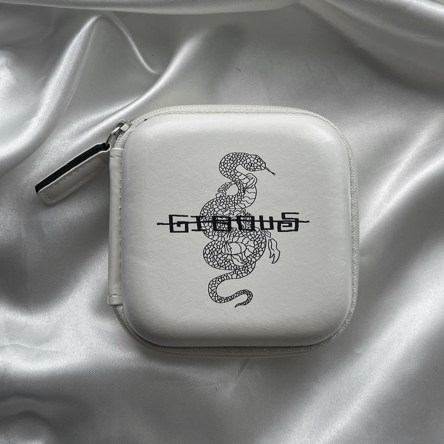 gibous snake scorpion logo multi case white