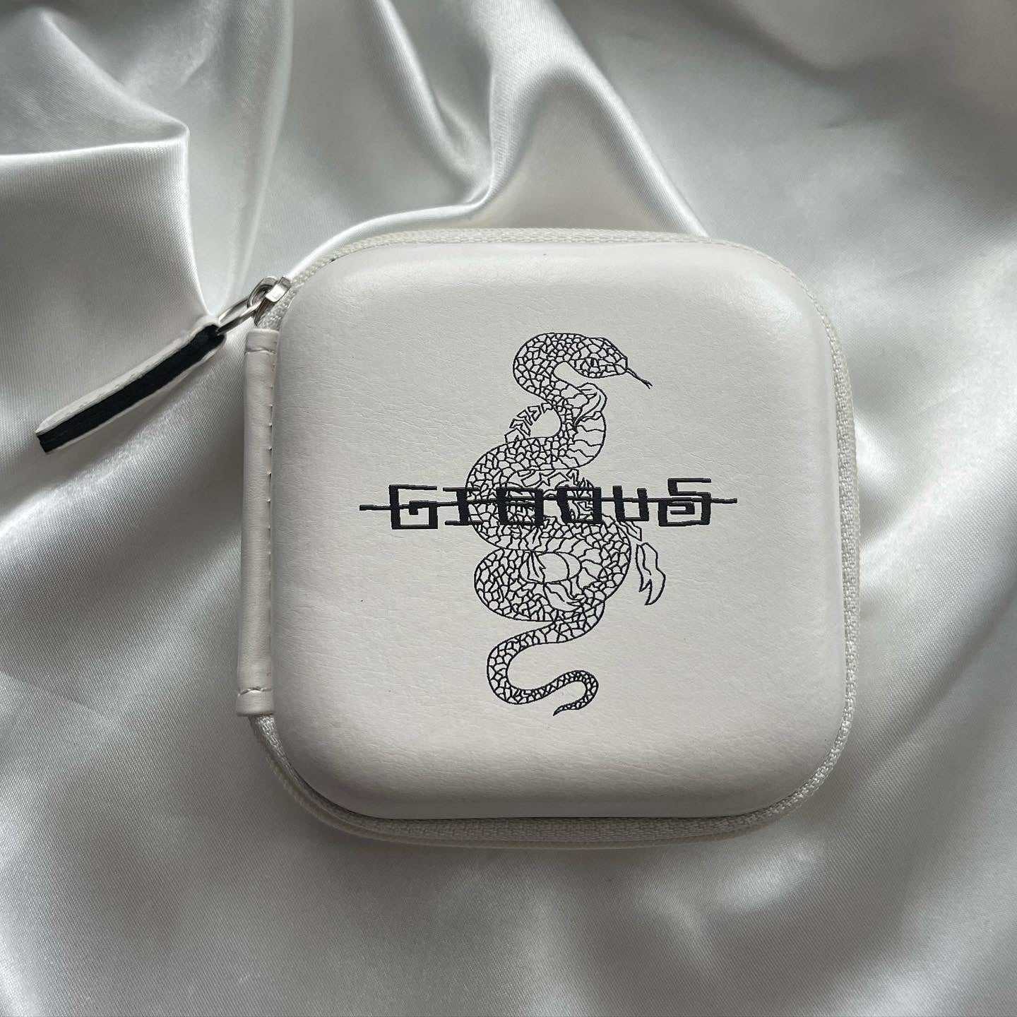 gibous snake scorpion logo multi case white