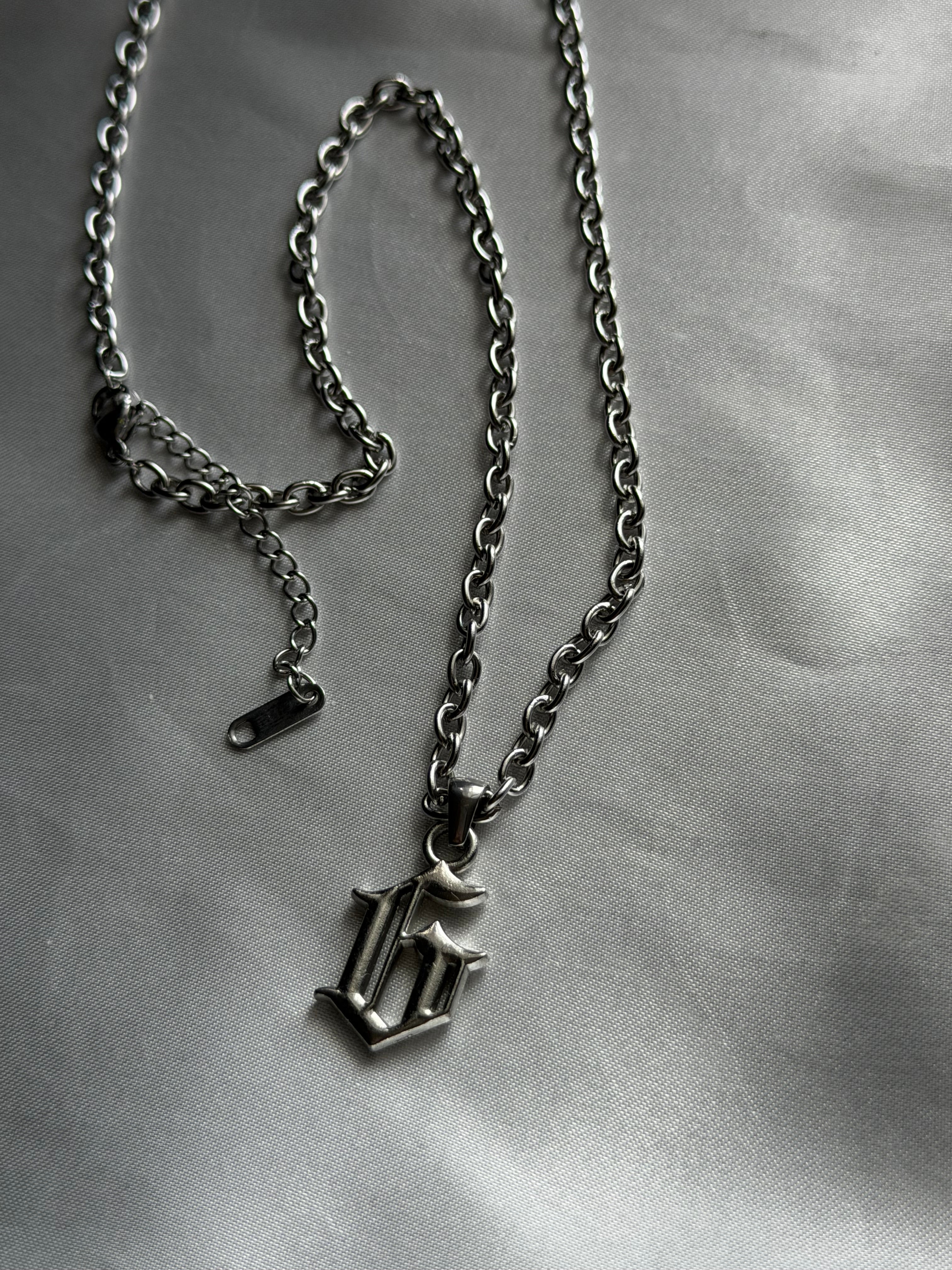 gibous Ｇ necklace