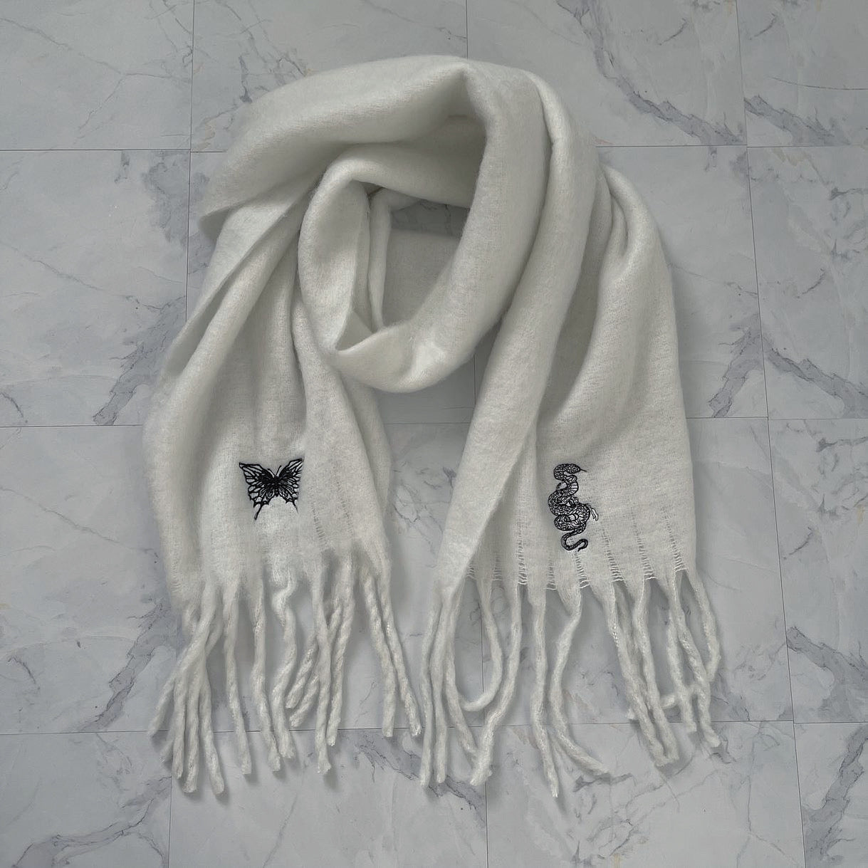 【再販】gibous fluffy scarf snow white