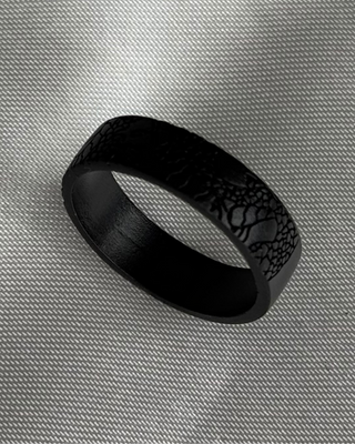 【再販】gibous snake cross ring black