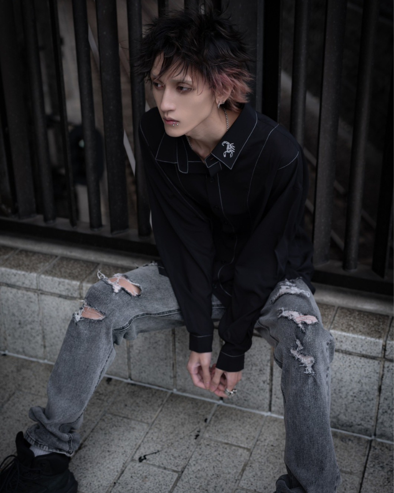 gibous sheer stitch scorpion shirt