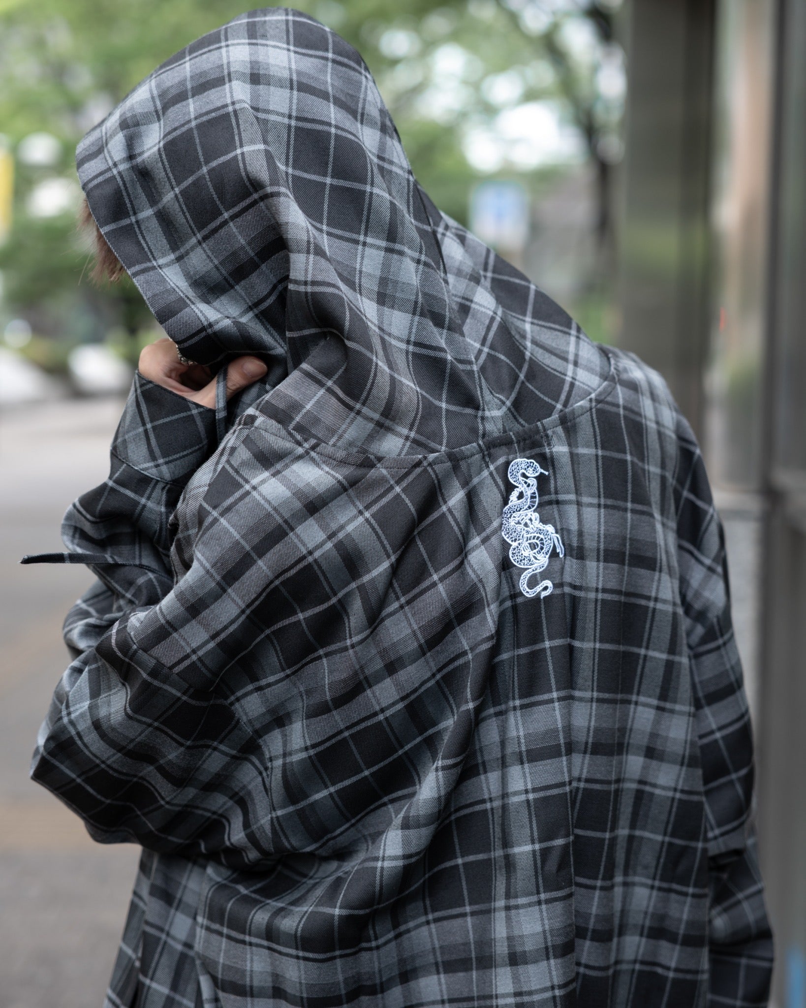 gibous logo snake check parker