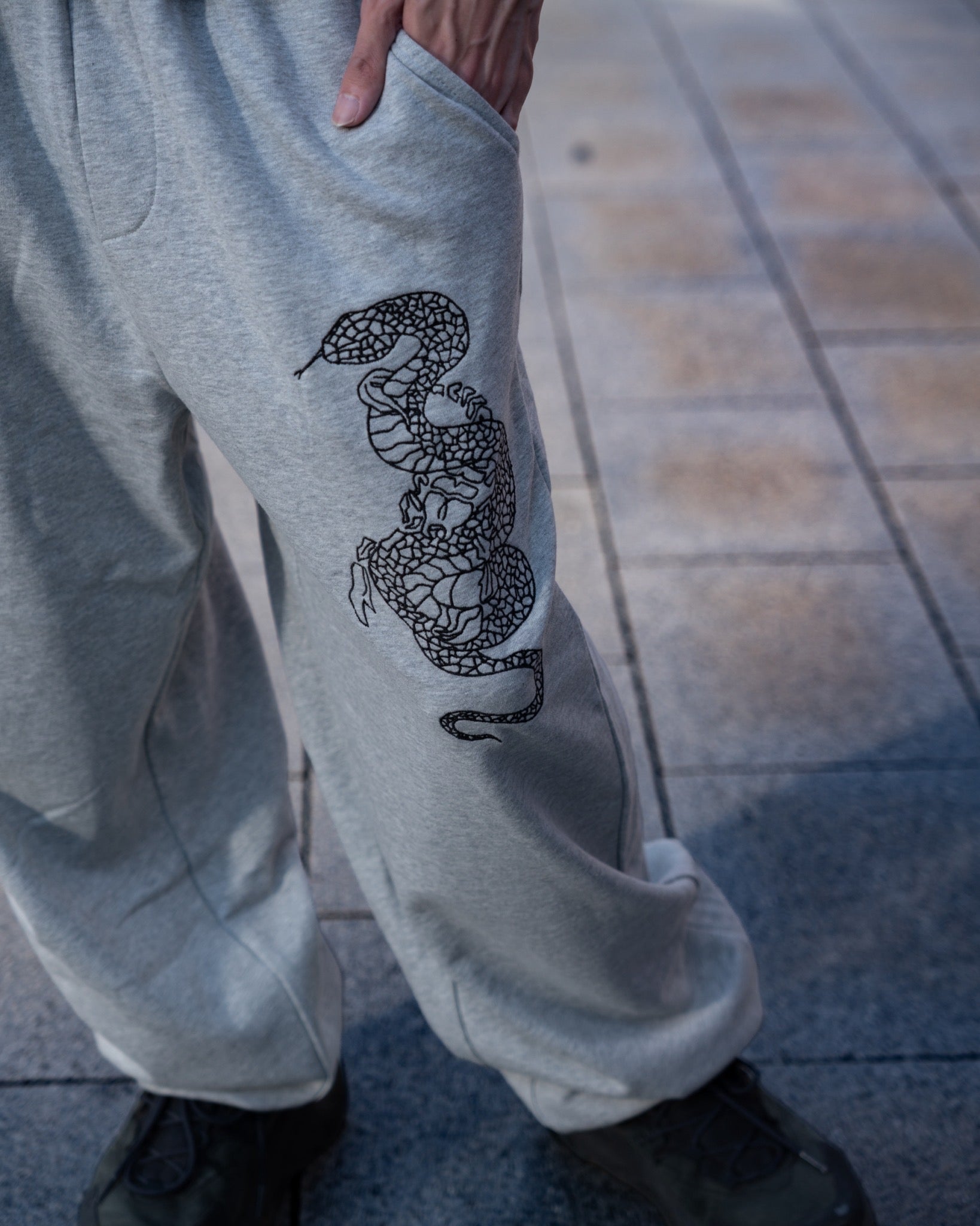 gibous snake scorpion sweat pants gray