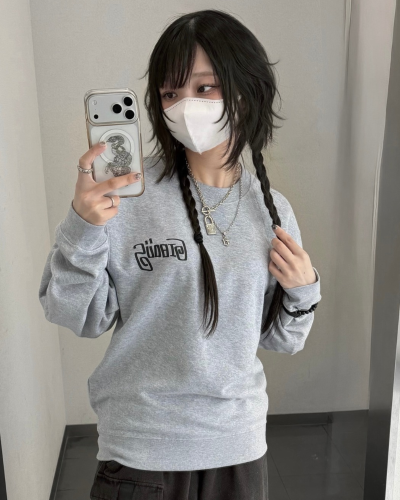 gibous script logo sweat gray
