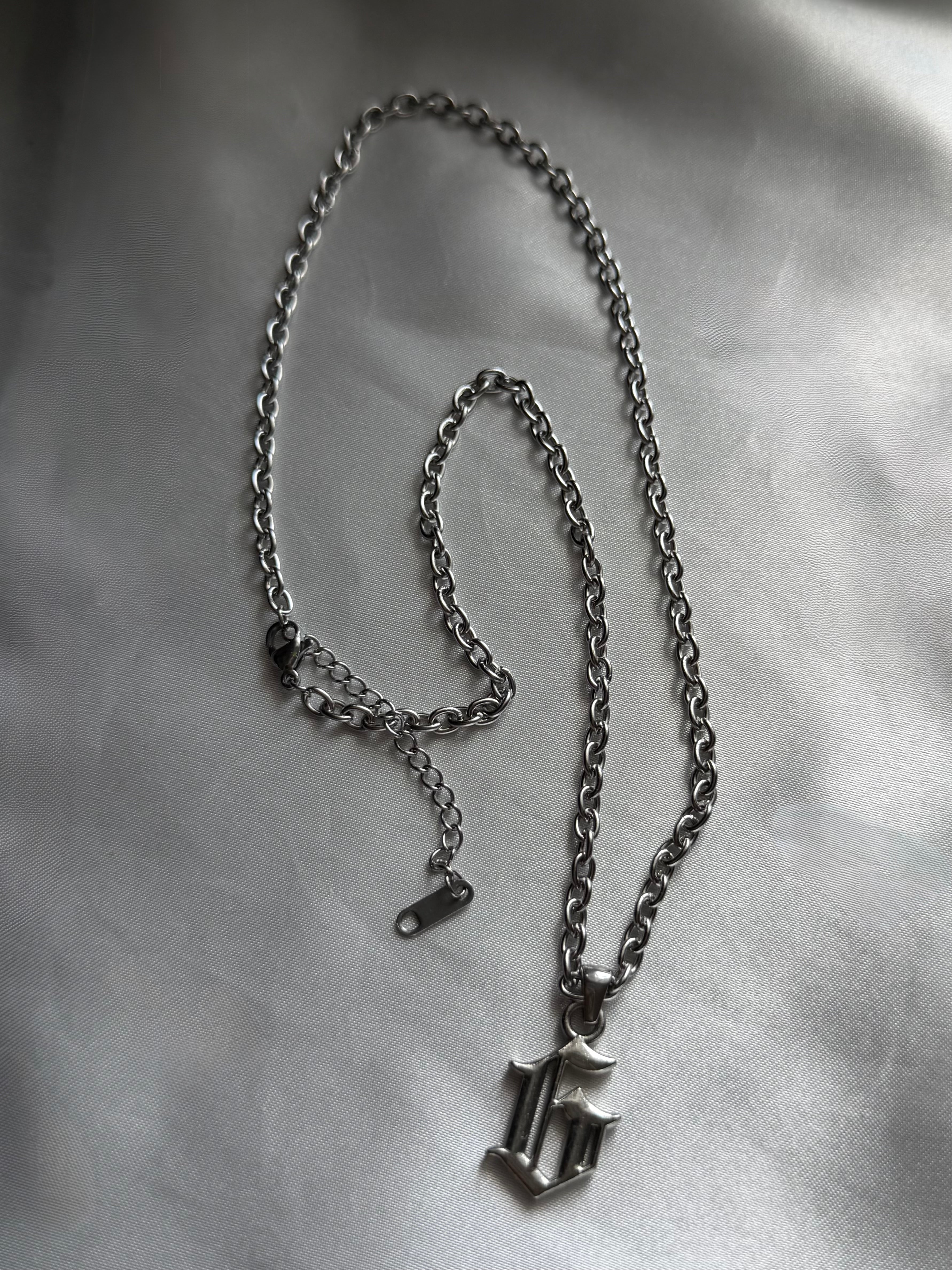 gibous Ｇ necklace