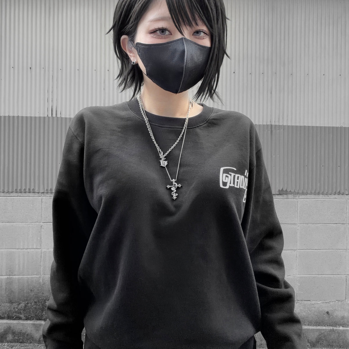 gibous script logo sweat black