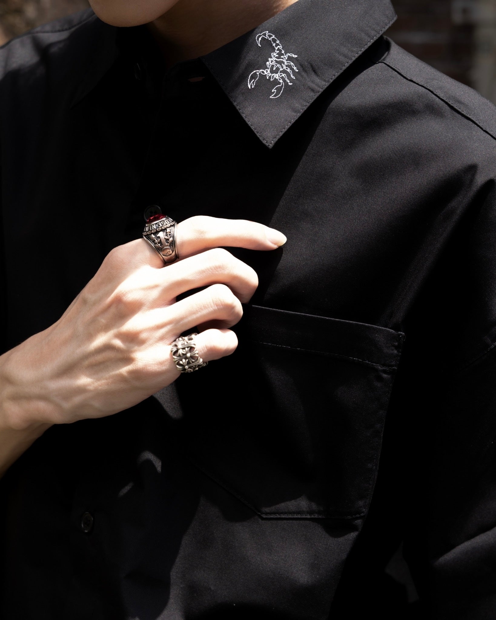 gibous scorpion short sleeve shirt black