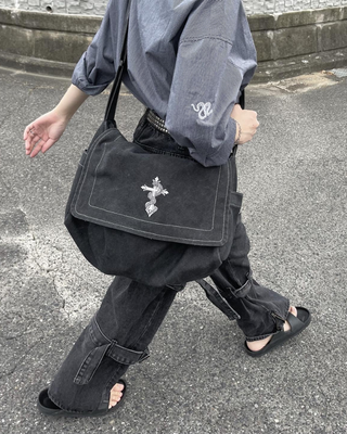 [转售] 凸纹十字蛇流浪汉包
