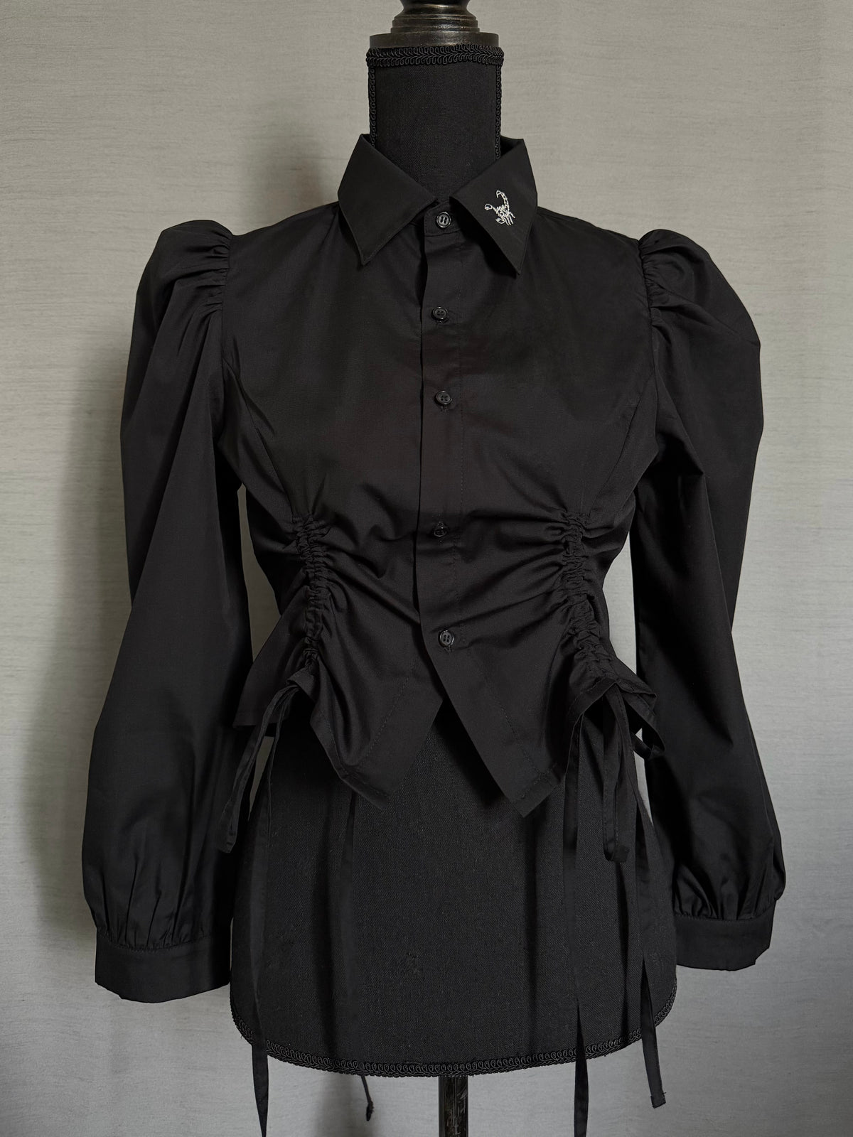 gibous scorpion puff sleeves shirt black