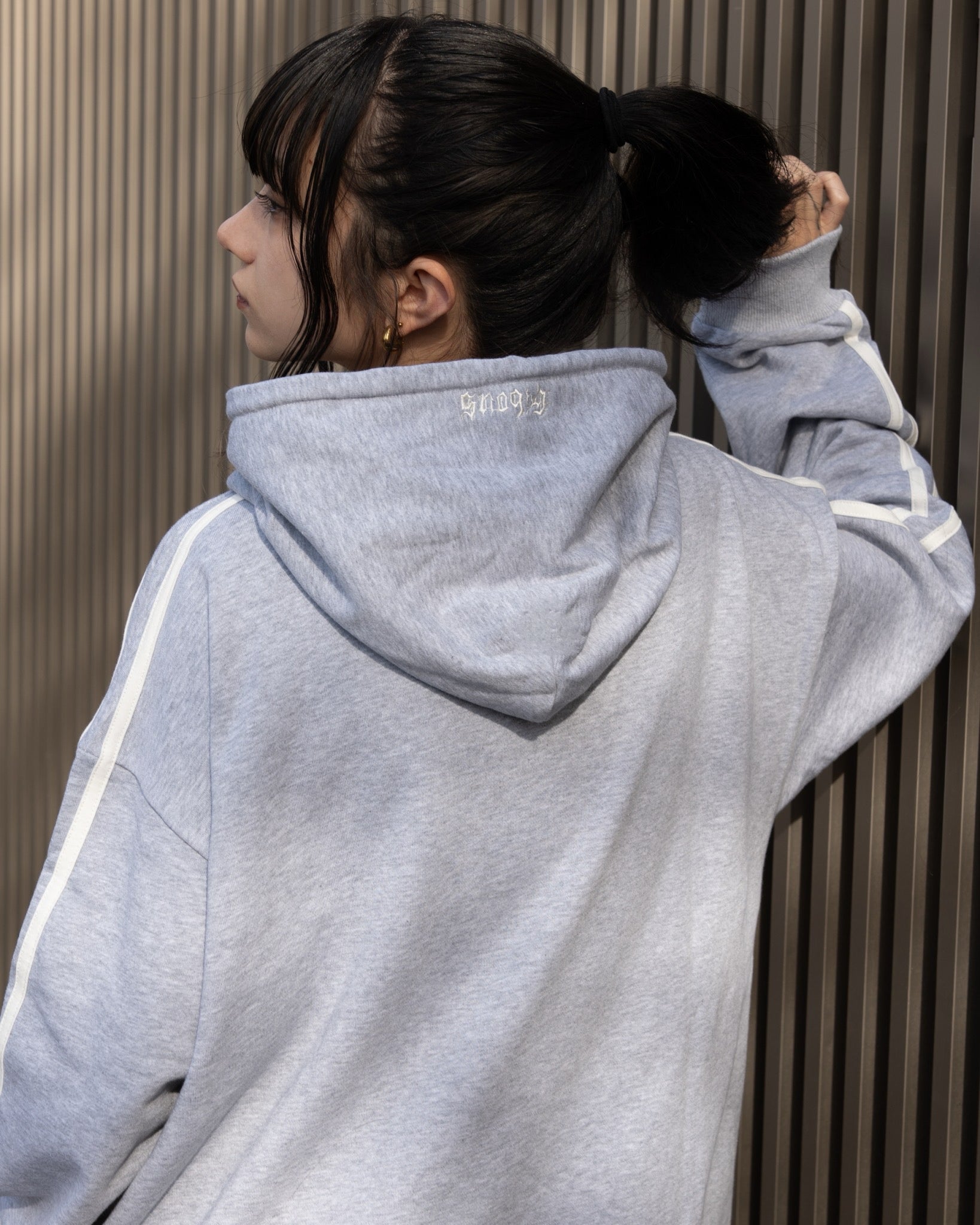 gibous velour numbering dark vneck sweatshirt gray