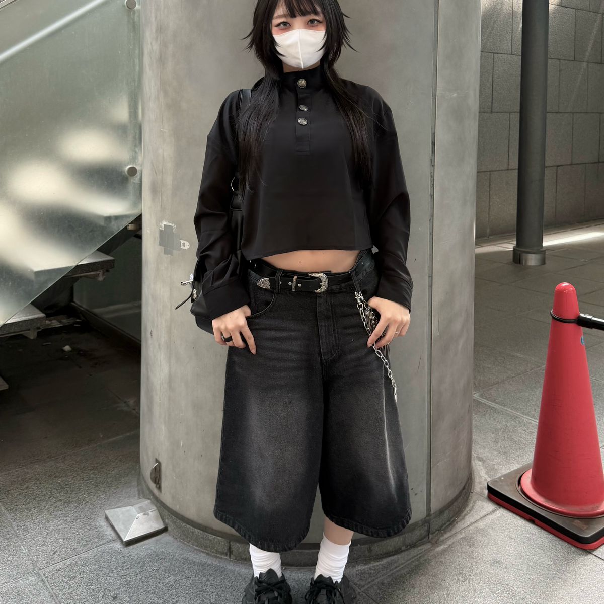 gibous snake scorpion half denim pants