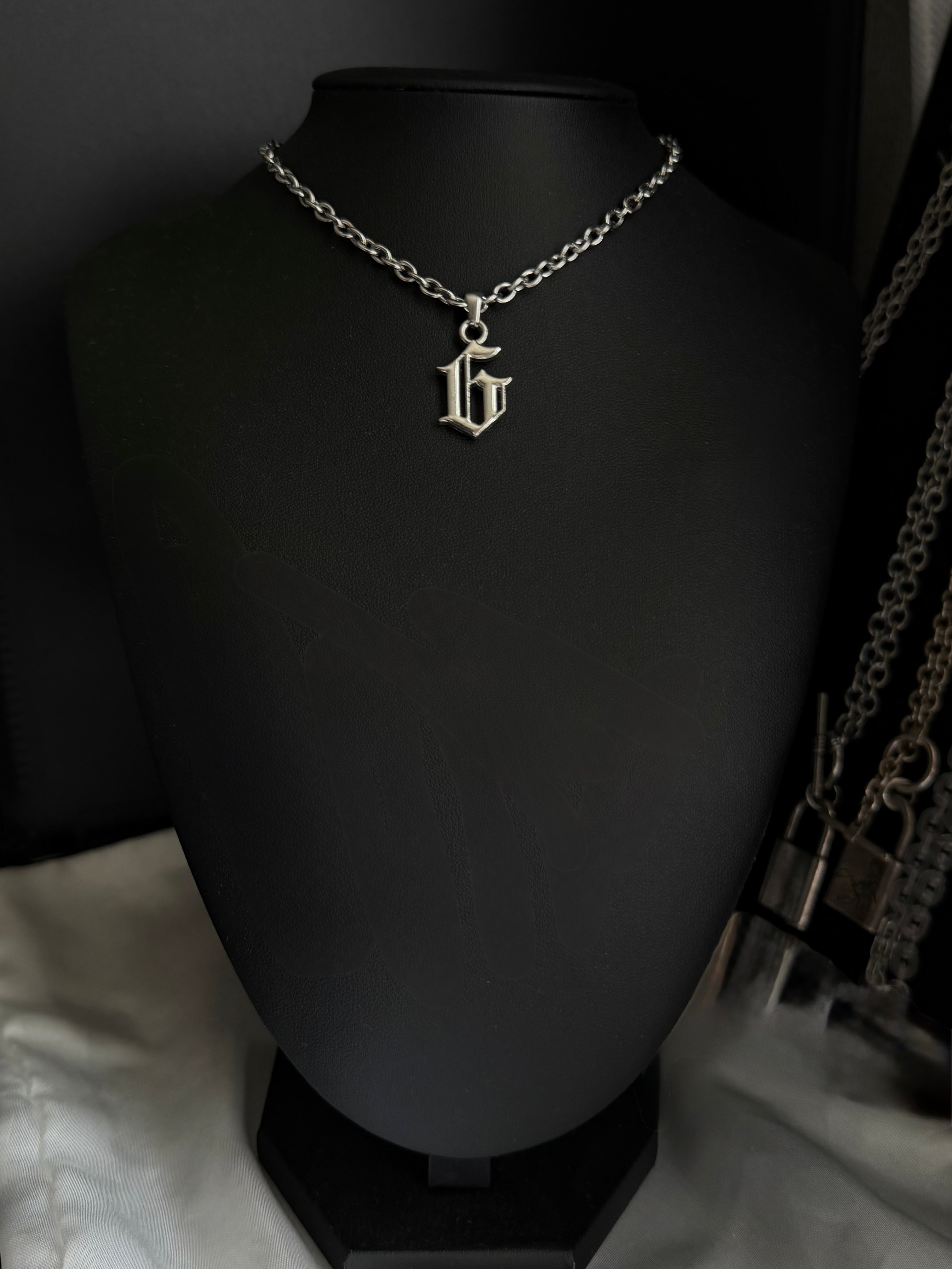 gibous Ｇ necklace