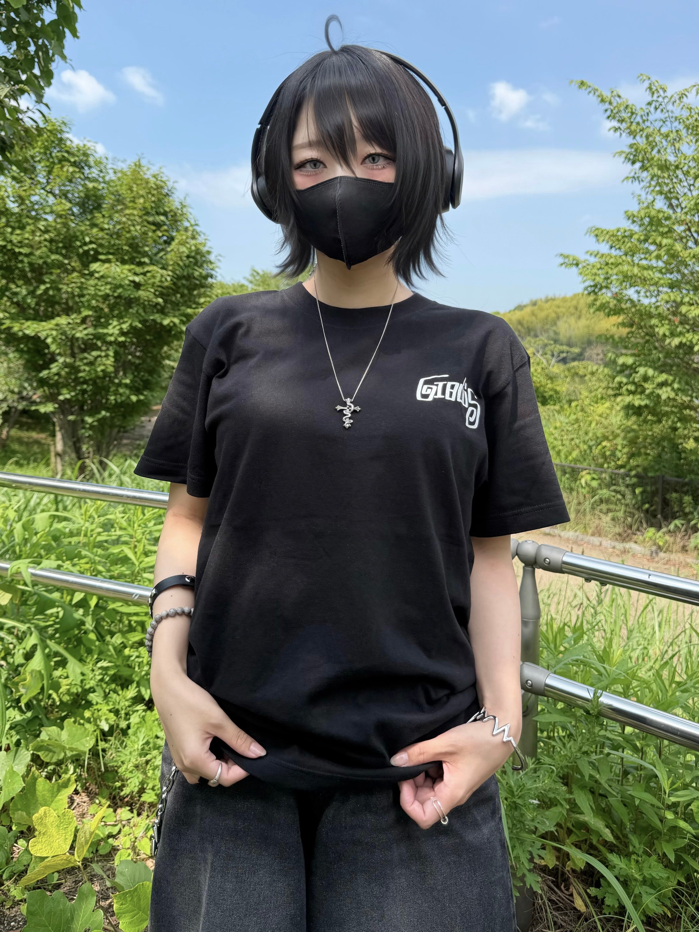 gibous script logo t shirt black